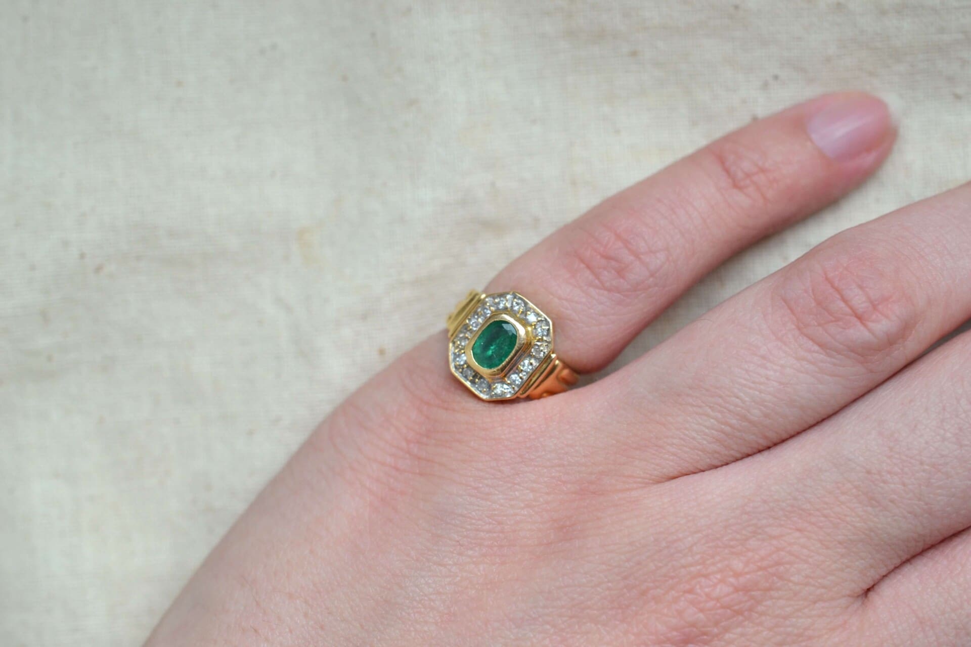 Bague octogonale Émeraude Diamants