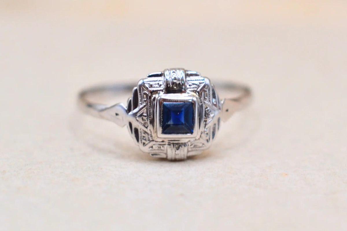 Bague Art Deco Saphir Or blanc