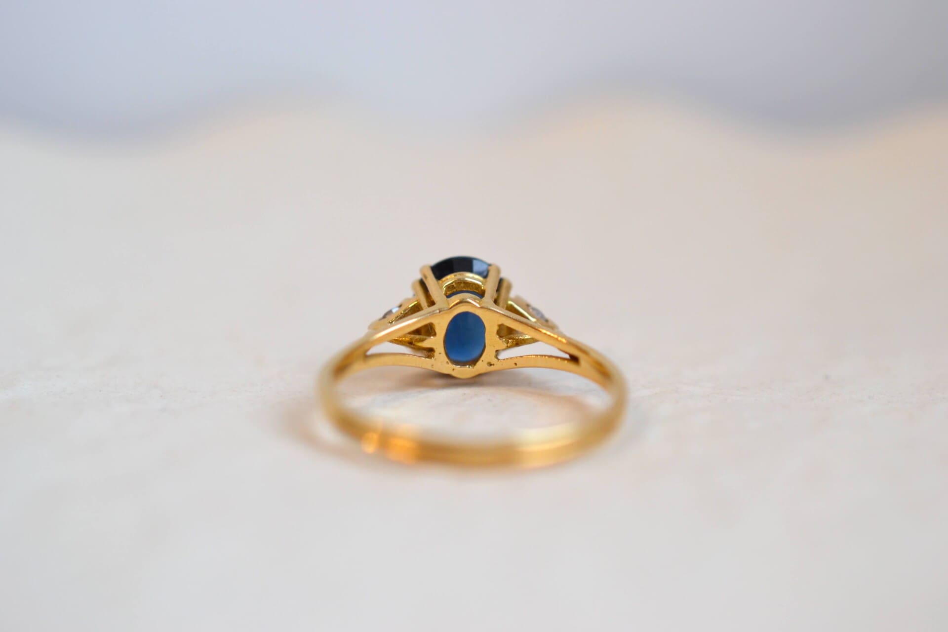 Bague Saphir ovale et Diamants