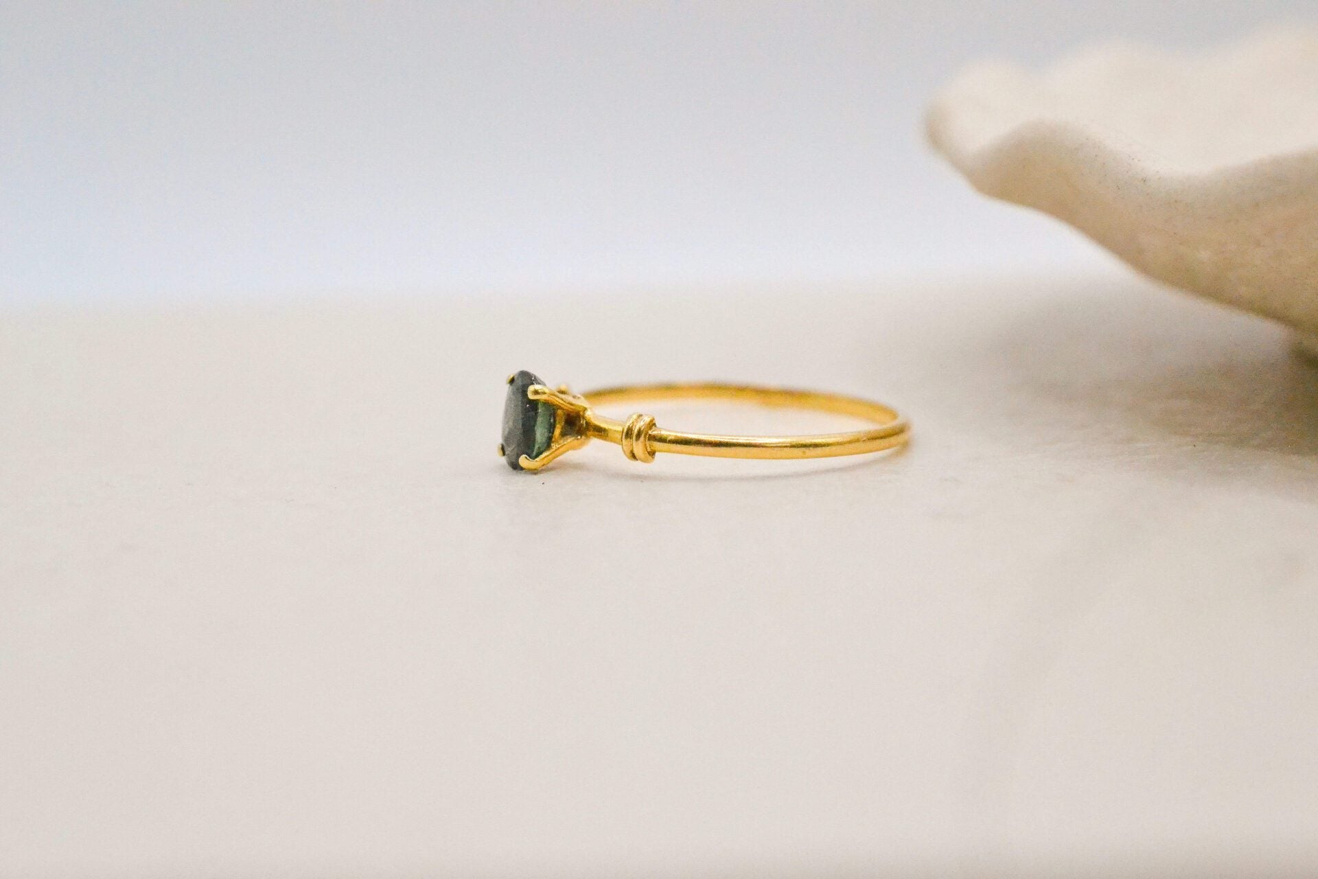 Bague solitaire Or jaune et Saphir