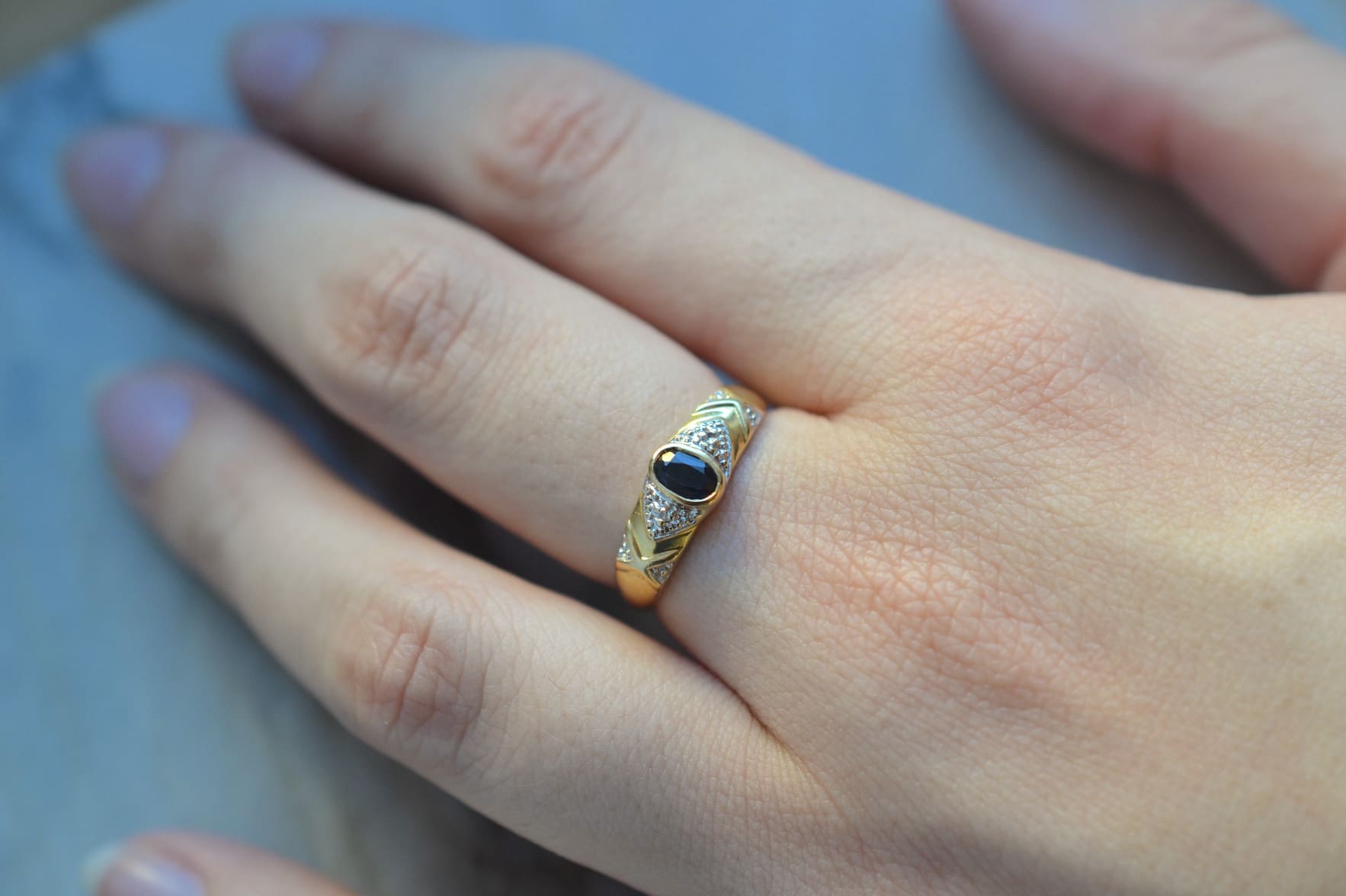 Bague Saphir ovale et Diamants