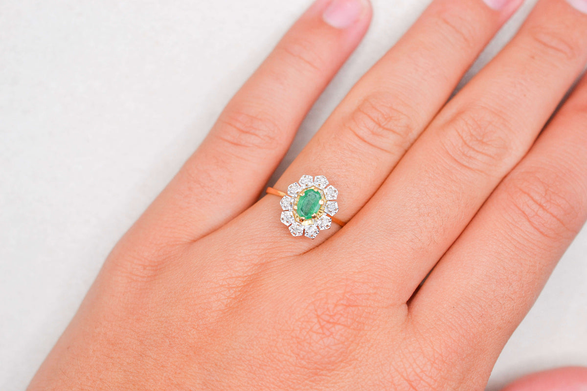 Marguerite Emeraude & 10 Diamants