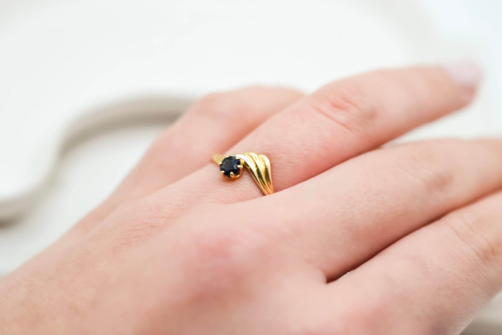 Bague Saphir décor ailé