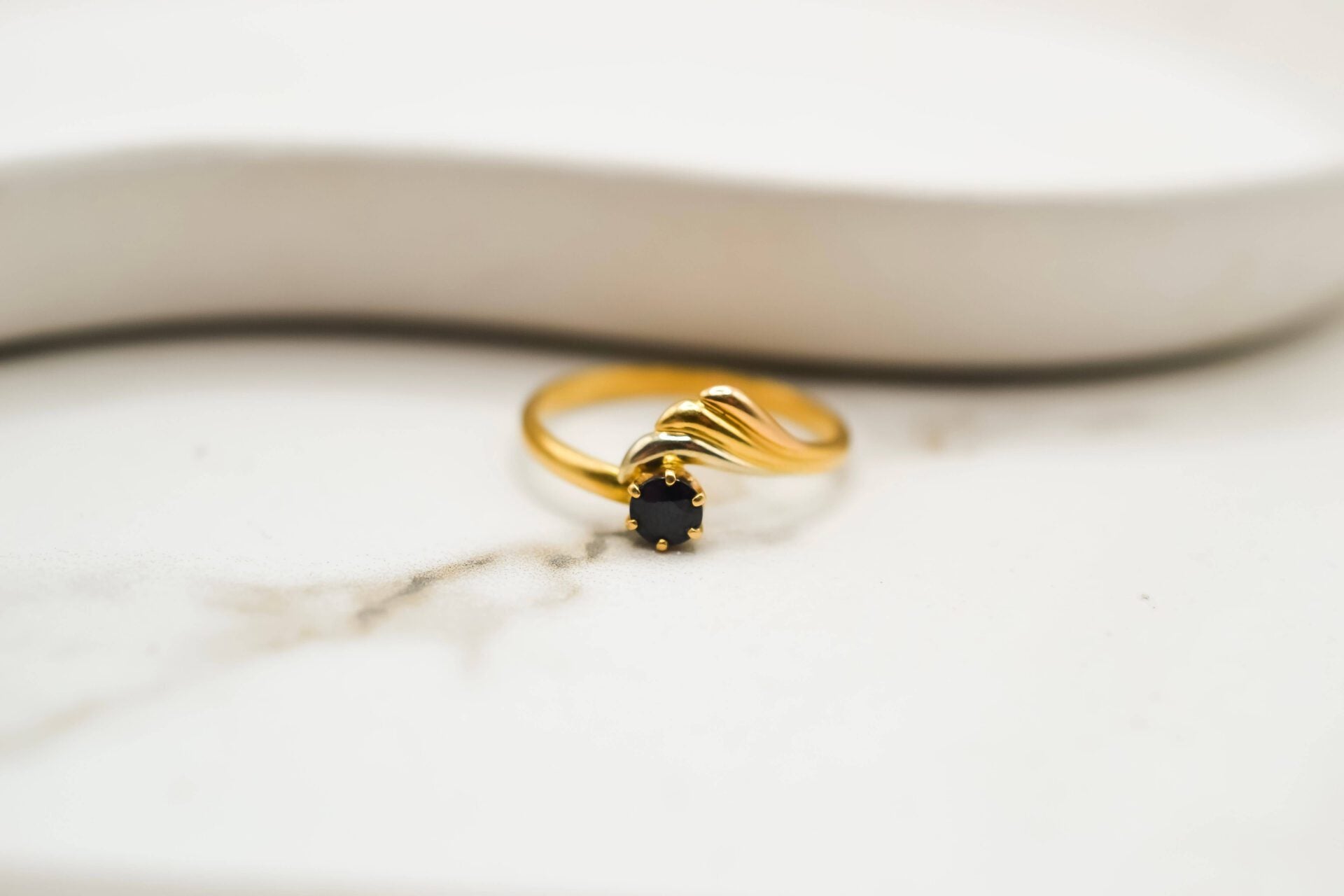 Bague Saphir décor ailé