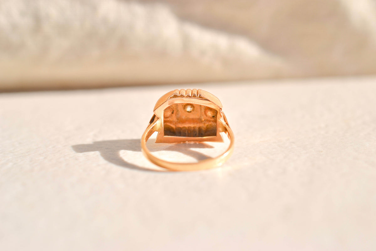 bague-tank-ornee-d-un-diamant-central-bague-de-fiancailles