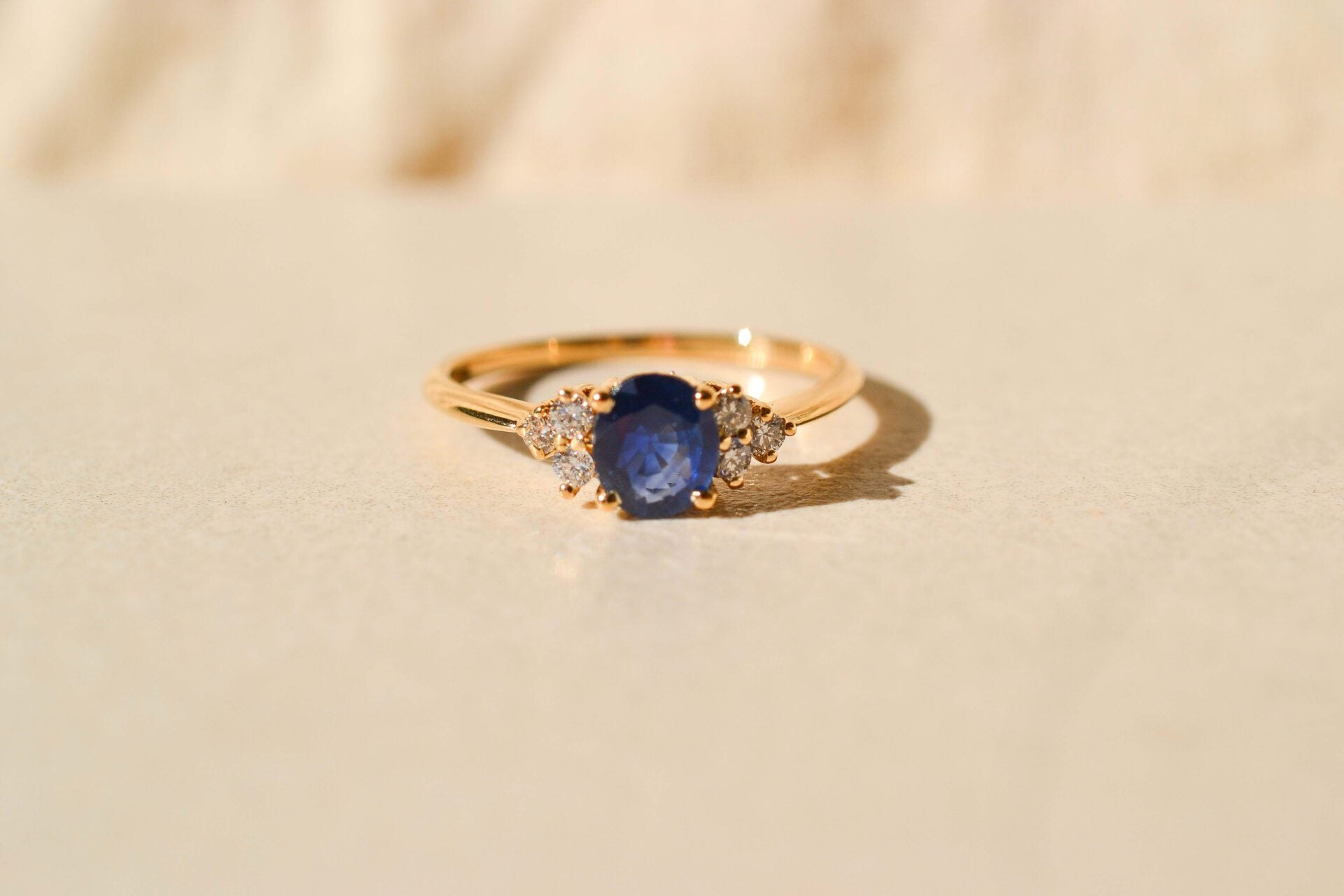 Bague Saphir et trios de Diamants