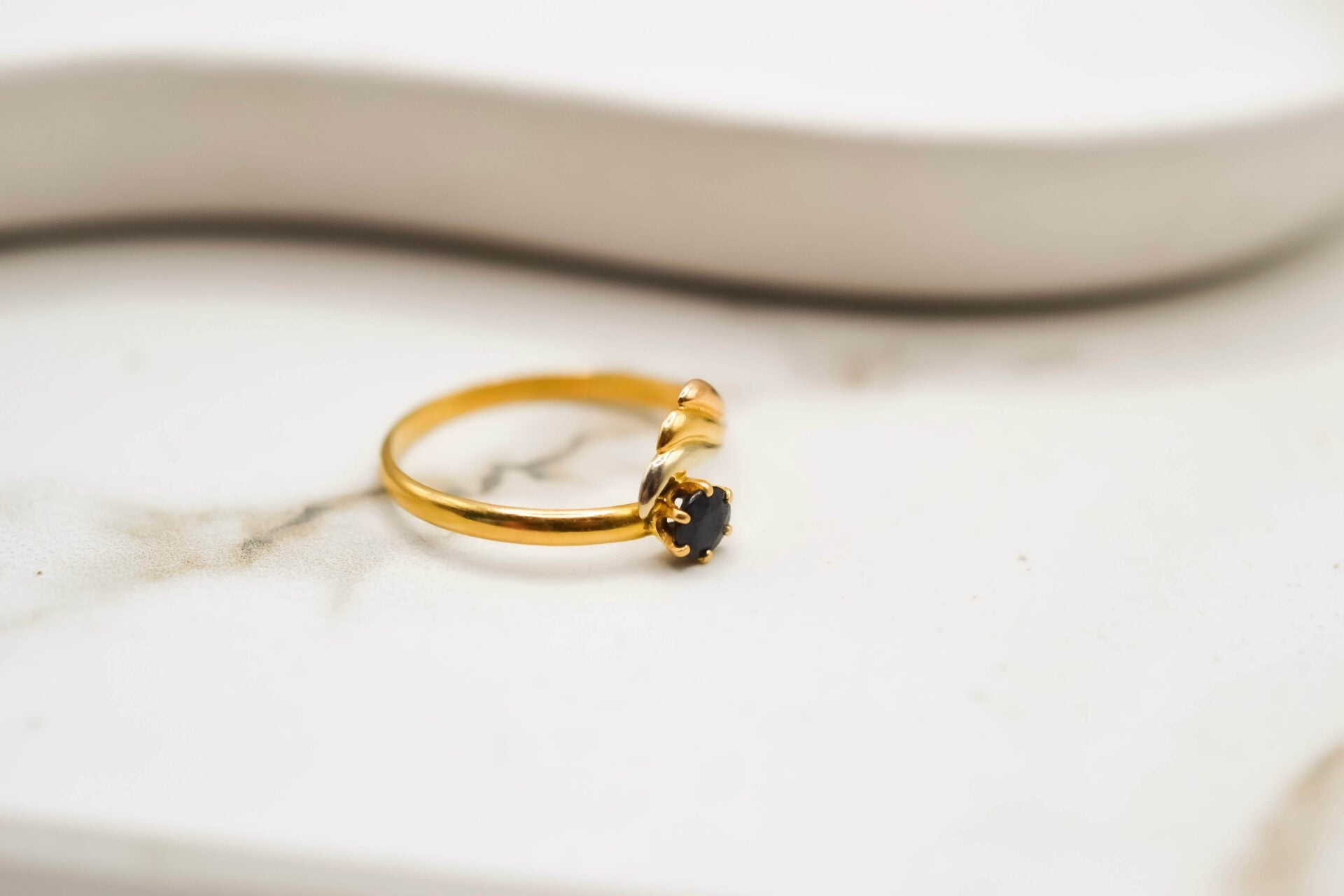 Bague Saphir décor ailé