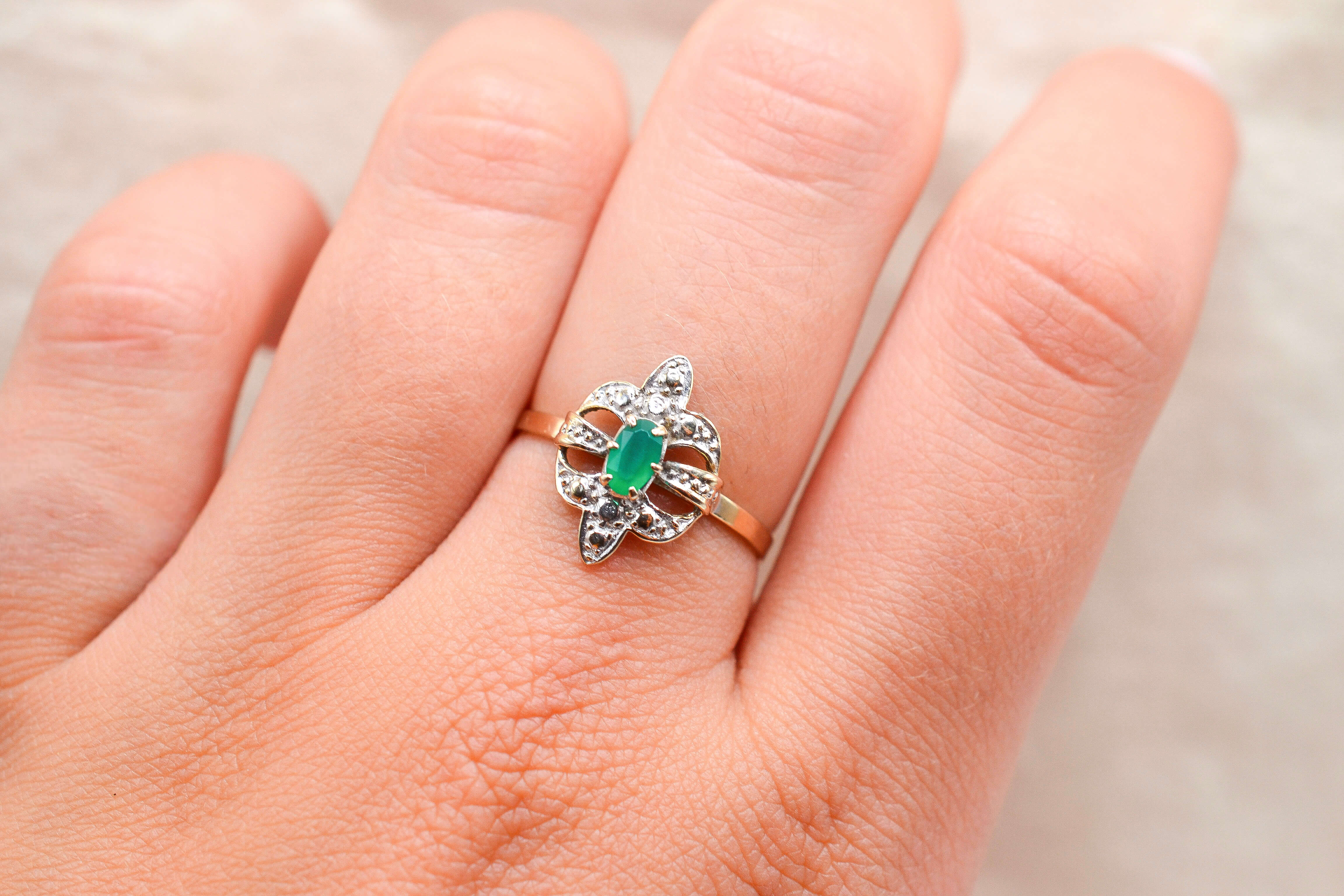 Bague fleur de lys Calcédoine