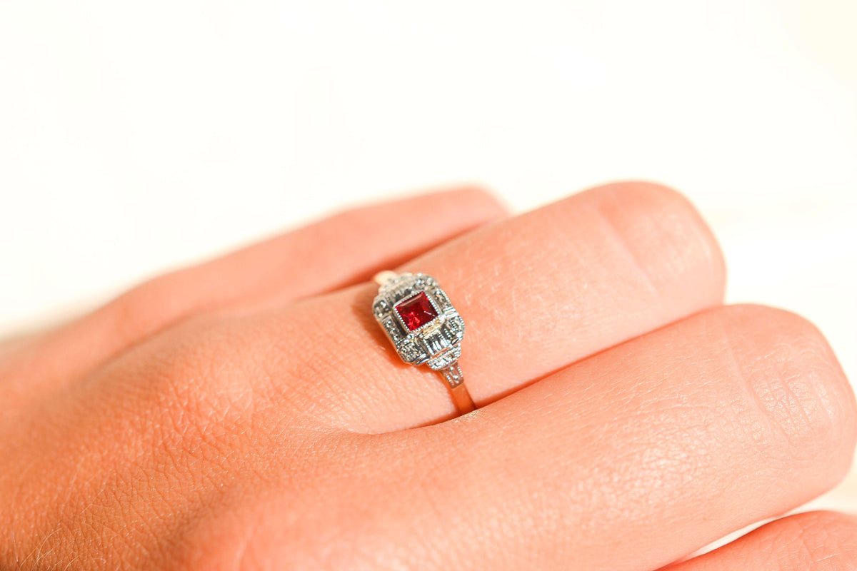 Bague Art Déco Verre rouge
