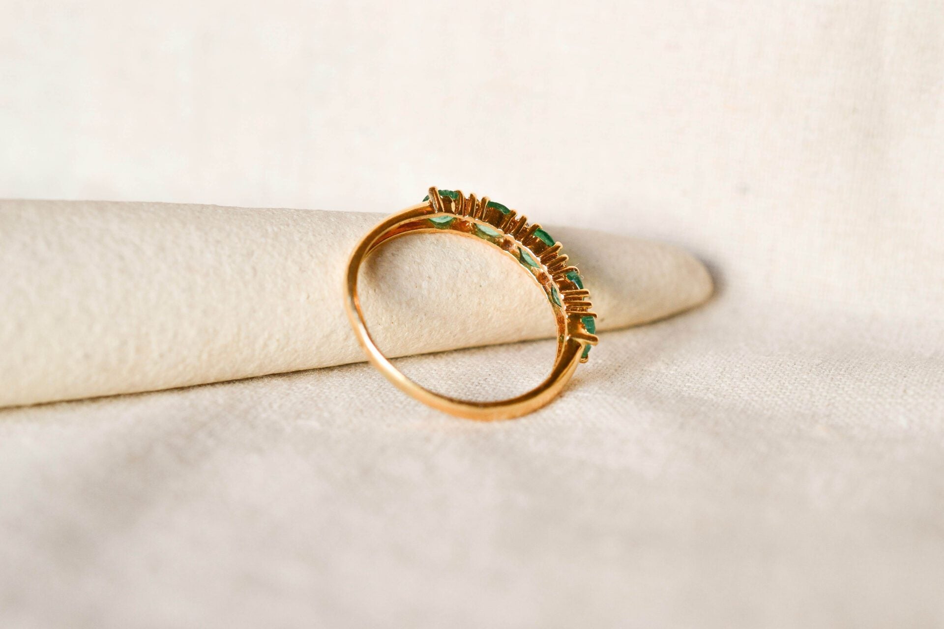 Bague jarretière Émeraudes et Diamants