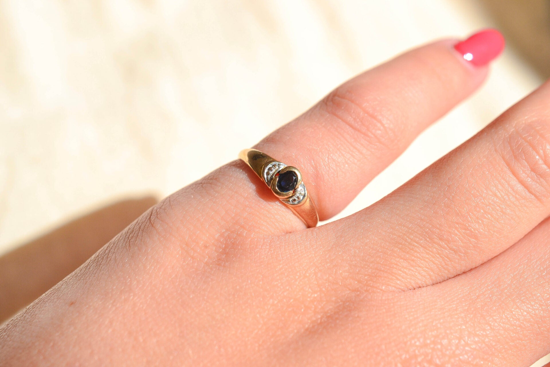 Bague jonc Or jaune Saphir