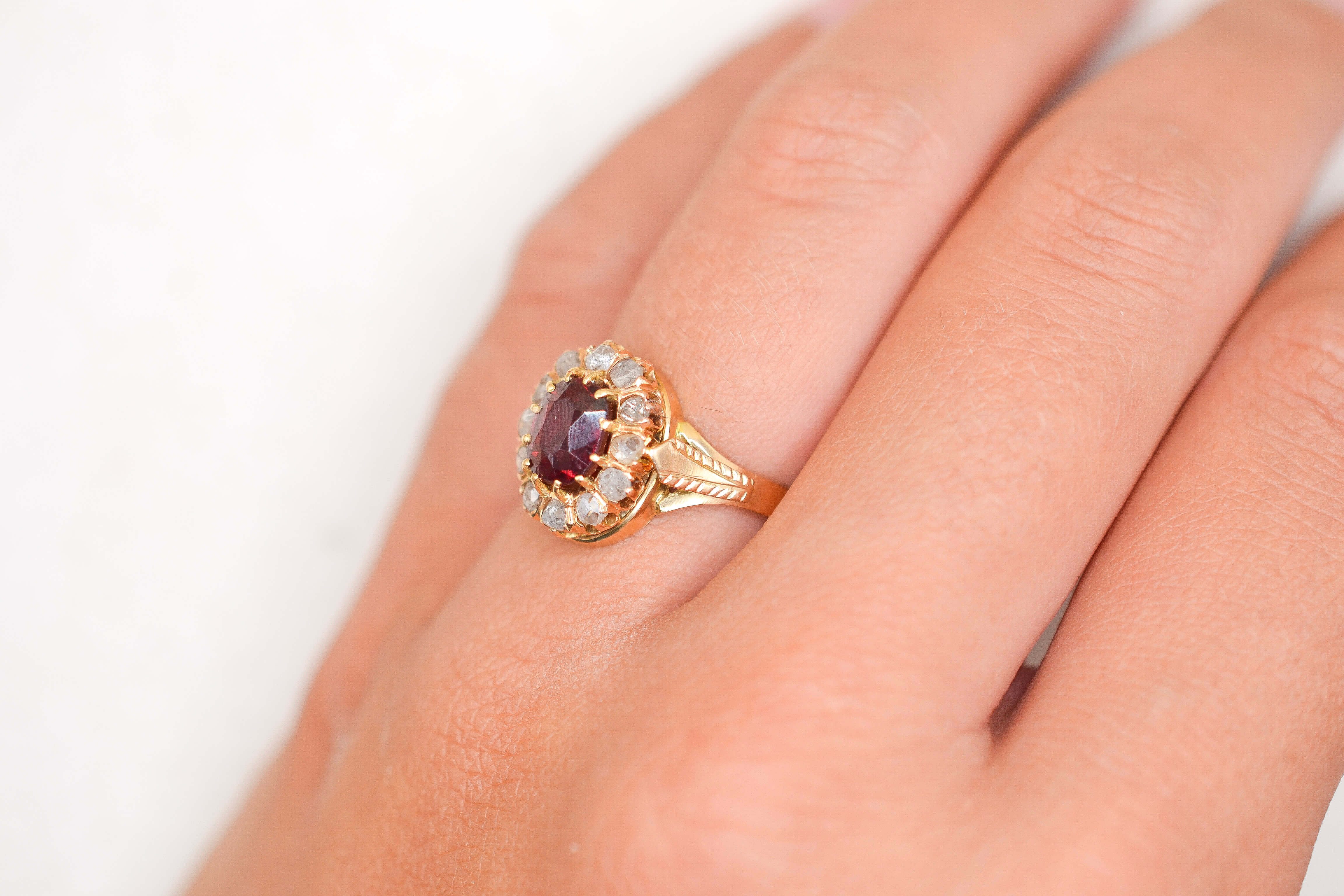 Bague Marguerite Grenat Diamants