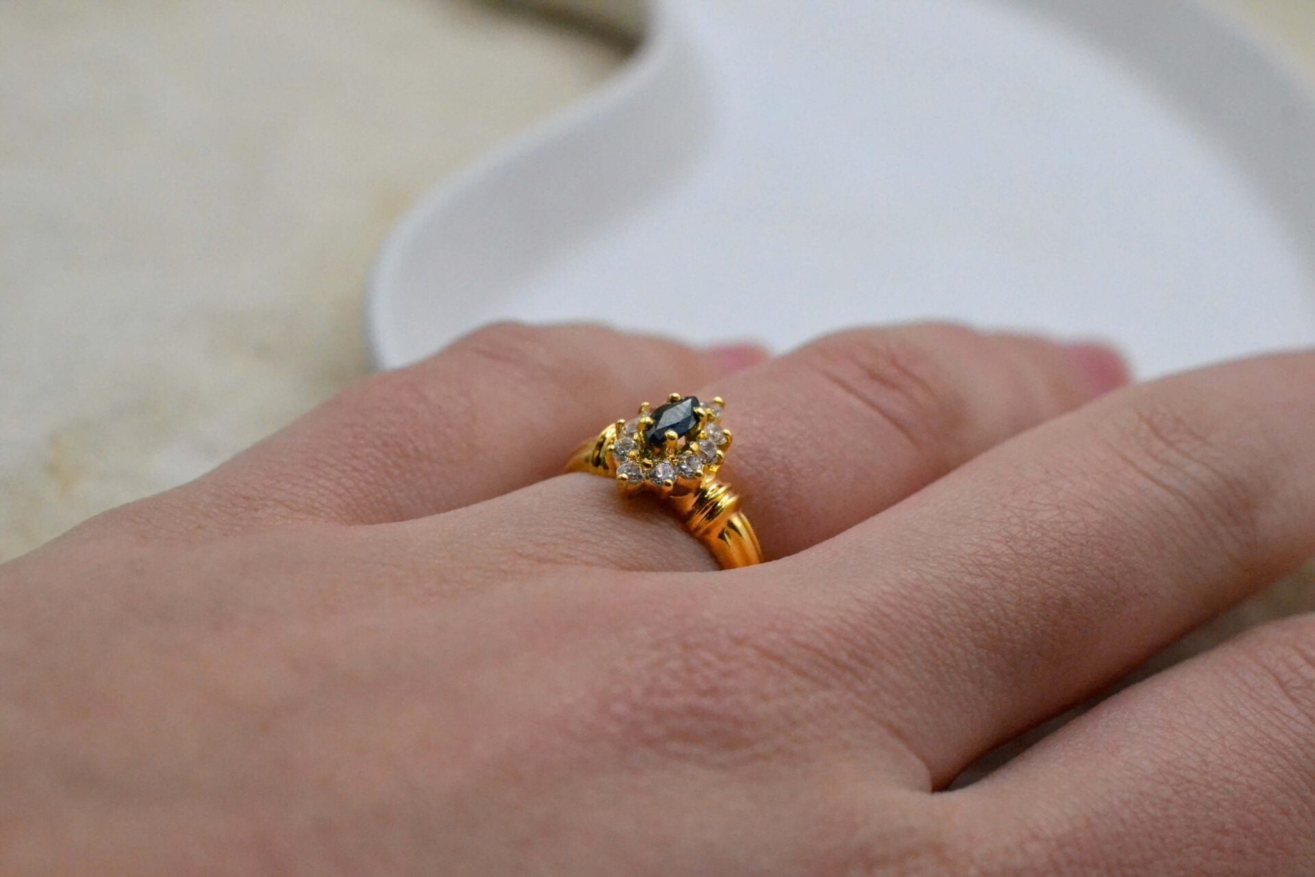 Bague Pompadour Saphir et Oxydes