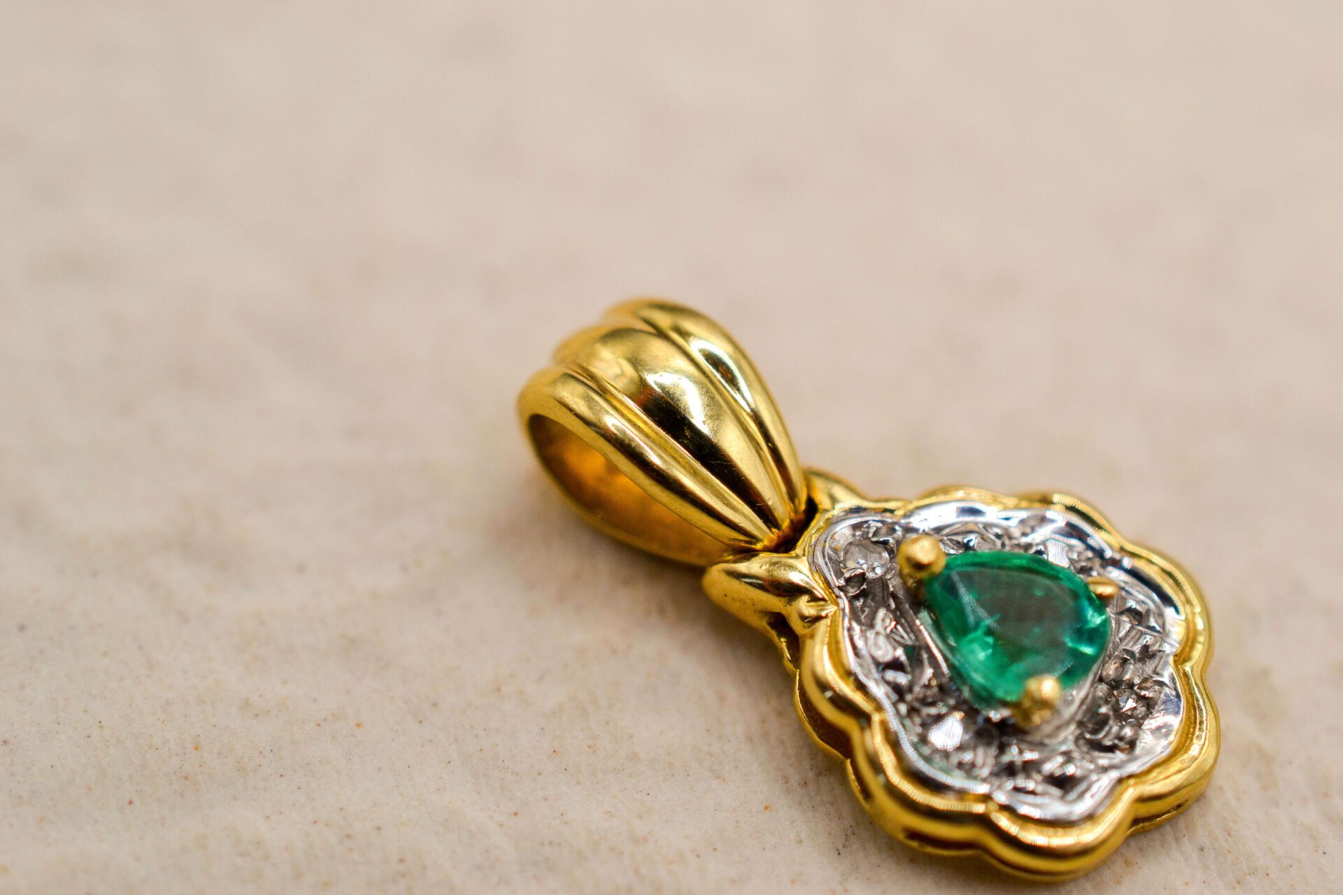 Pendentif floral Emeraude et Diamants