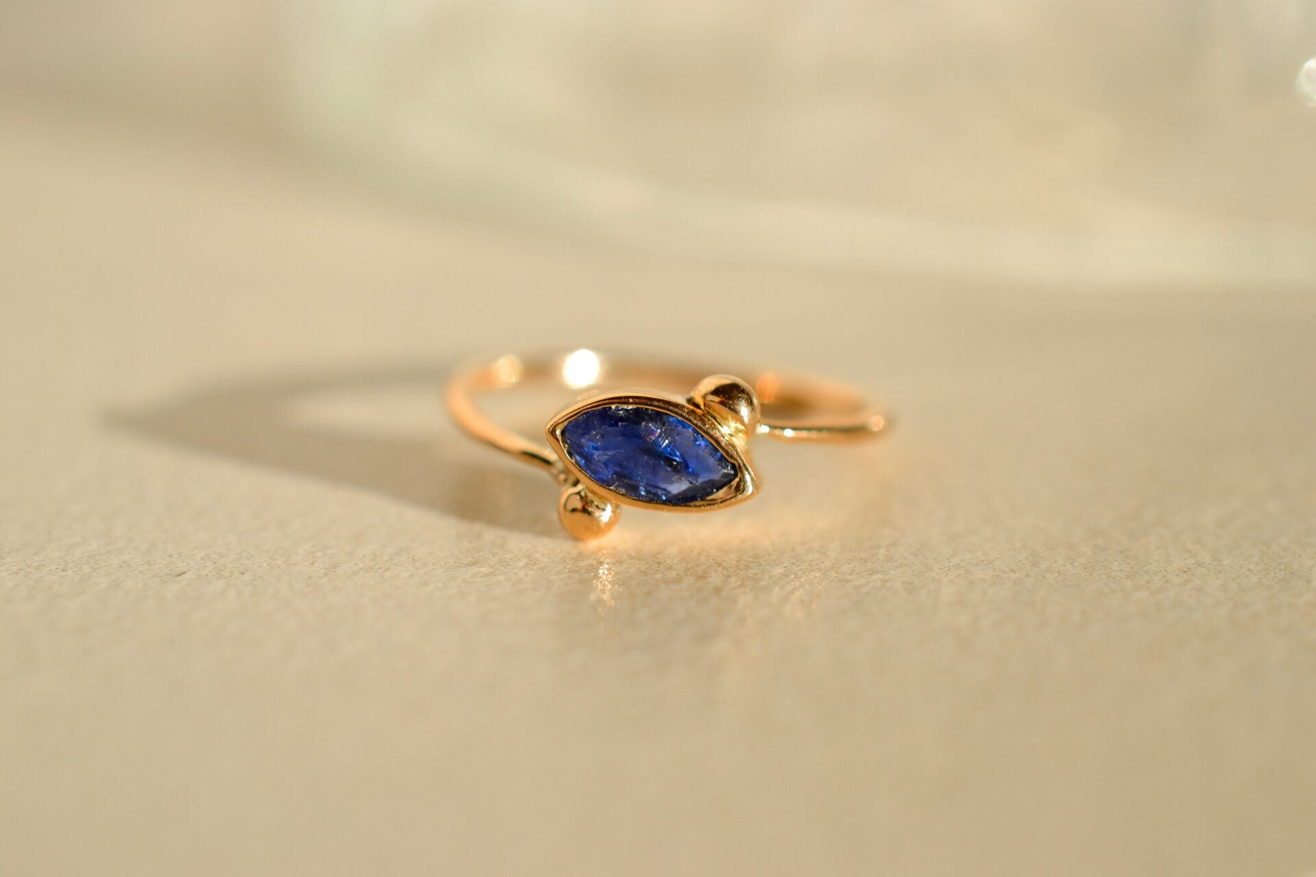Bague Or jaune Saphir navette