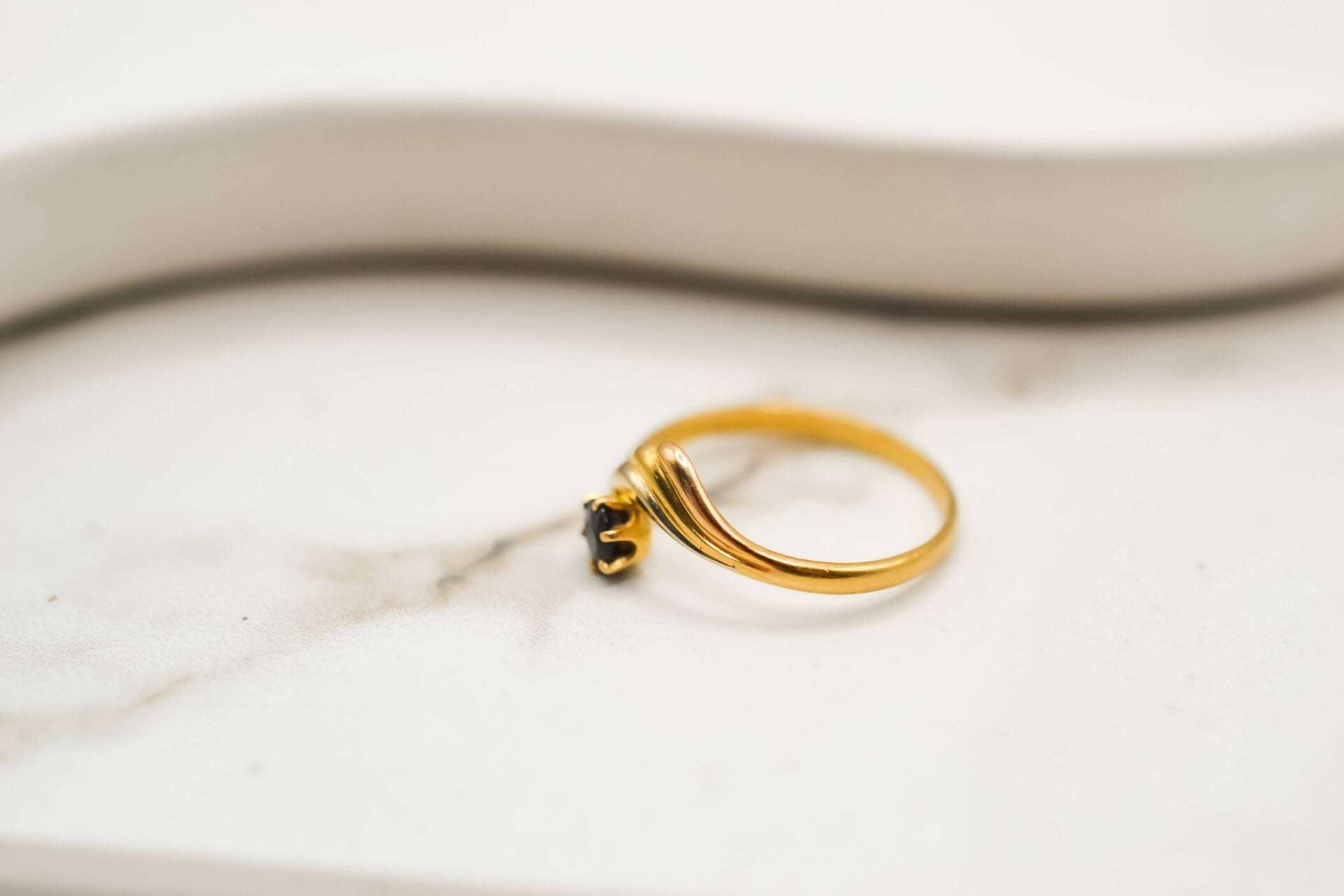 Bague Saphir décor ailé
