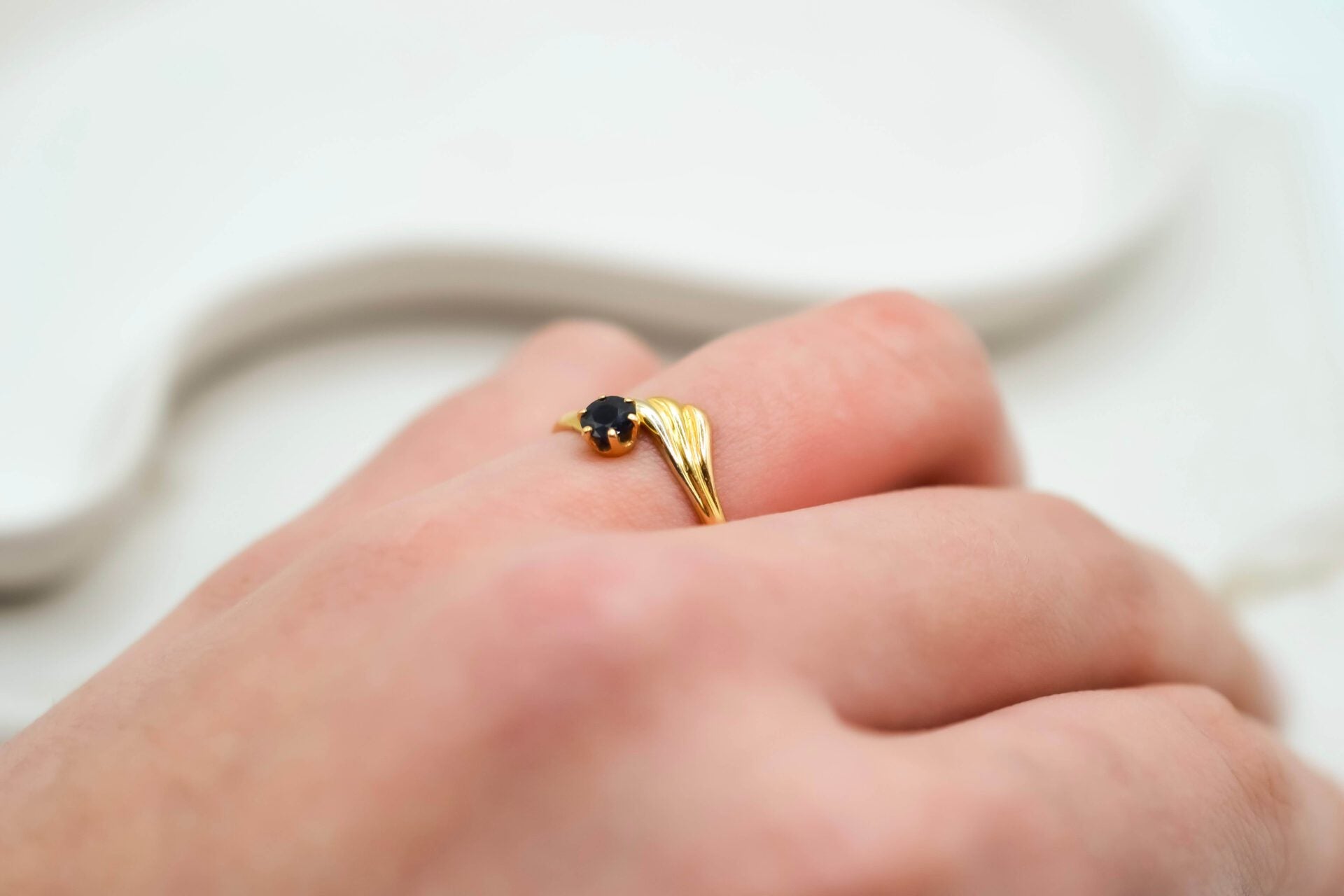 Bague Saphir décor ailé