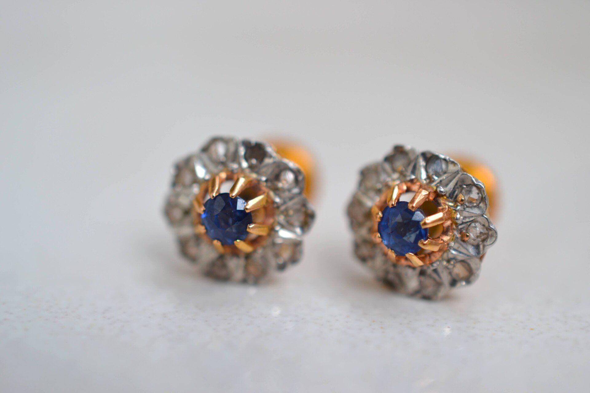 Puces d'oreilles Saphirs et Diamants