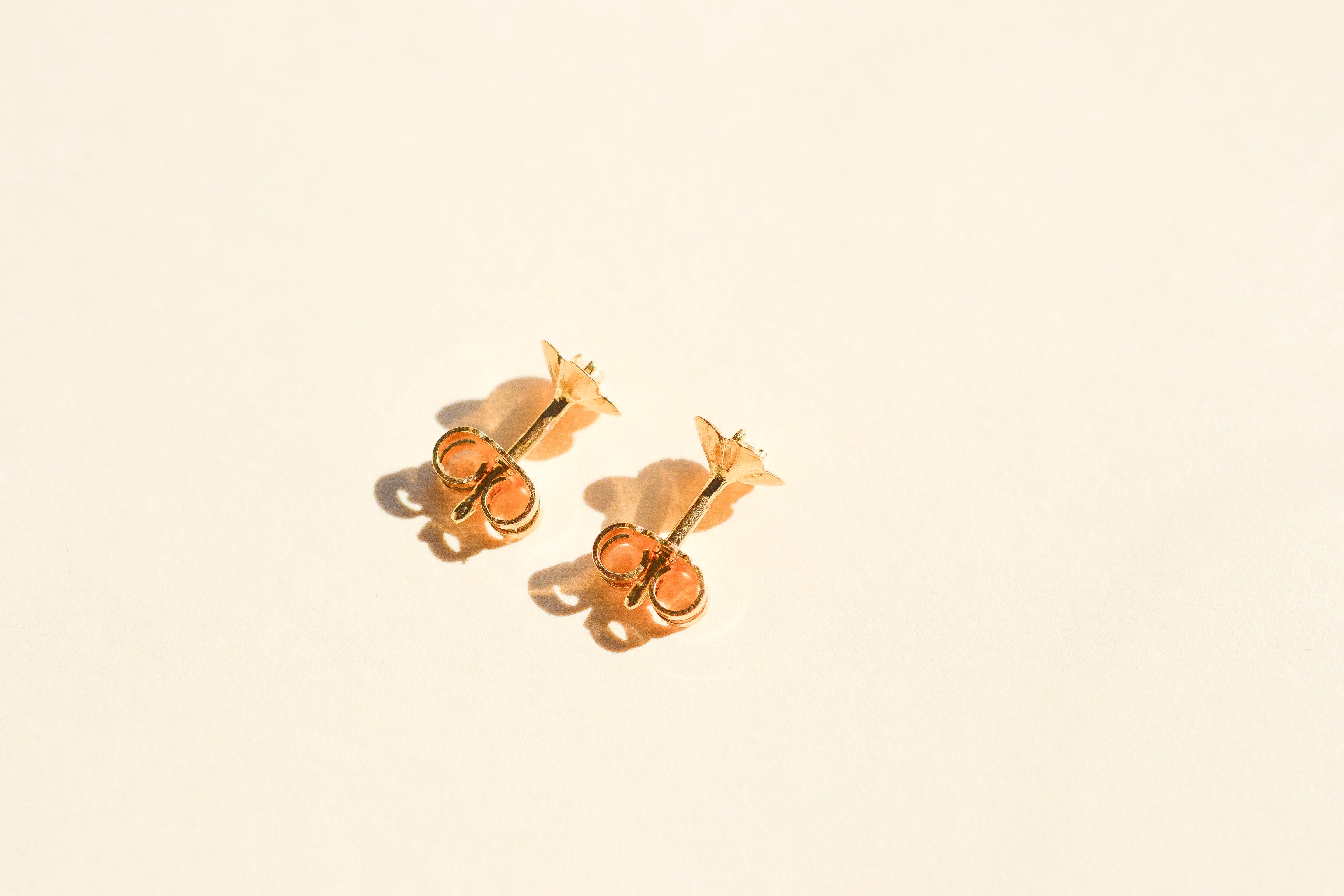 Puces d'oreilles florales diamants