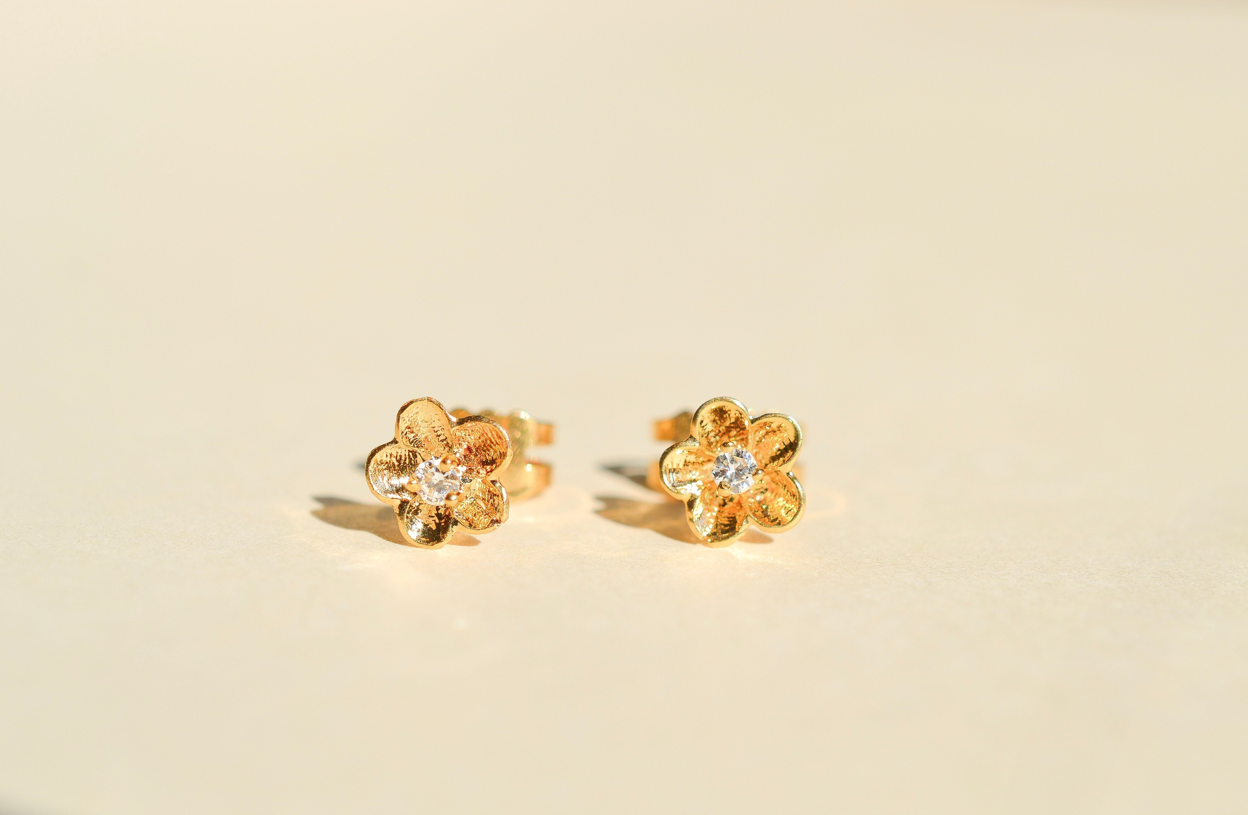 Puces d'oreilles florales diamants