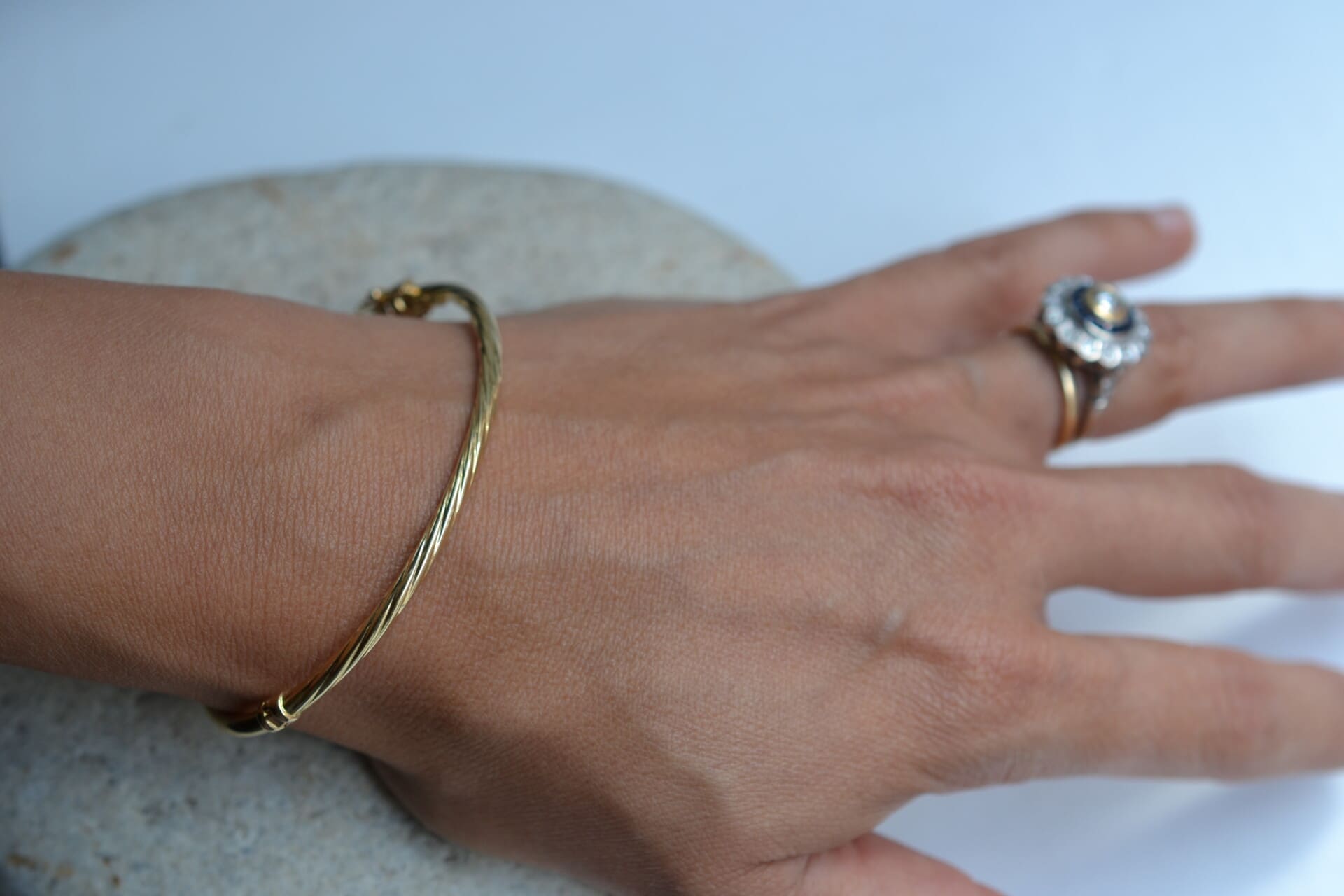 Bracelet jonc ovale ouvrant