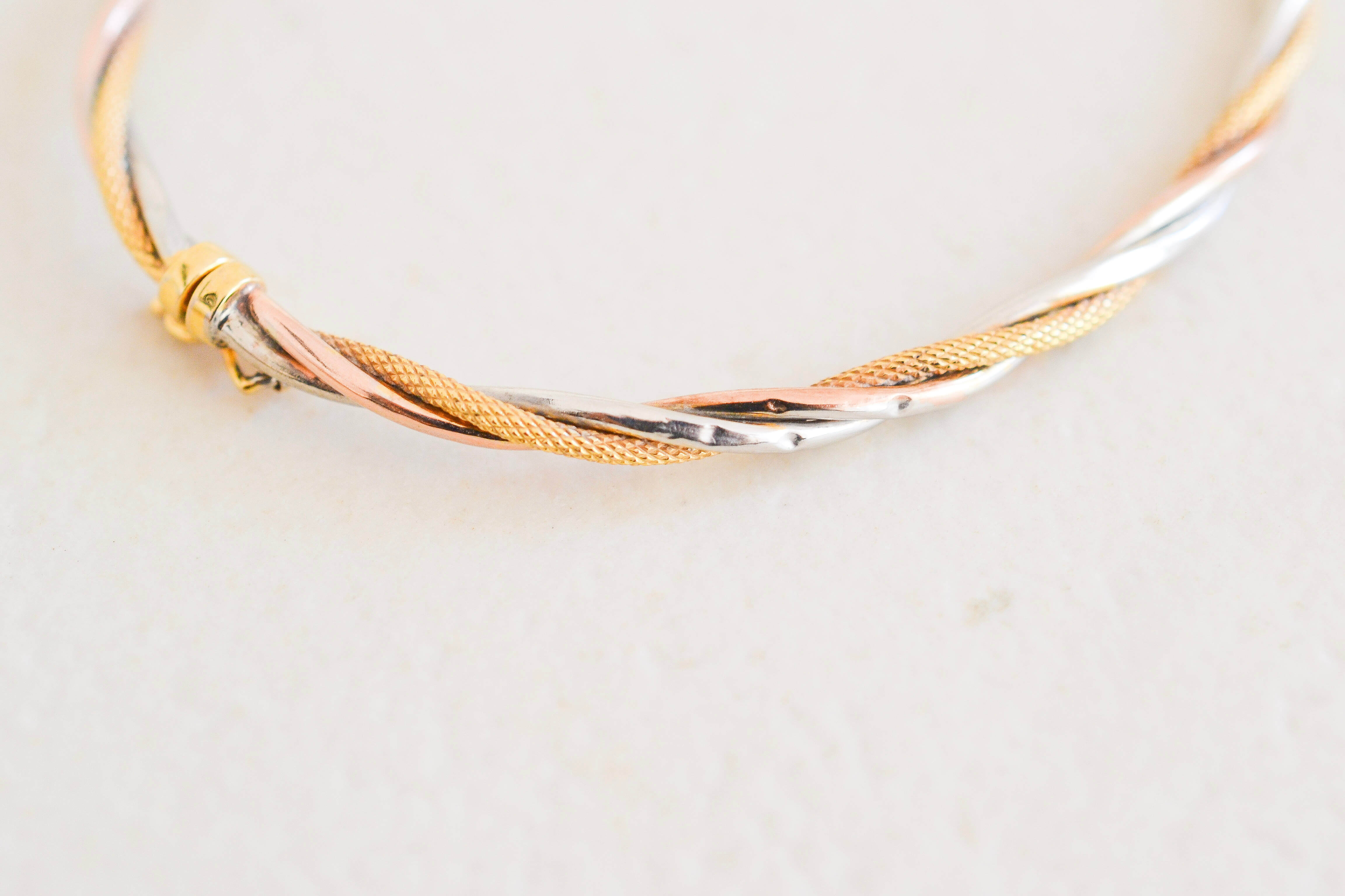 Bracelet jonc torsadé 3 ors 9K