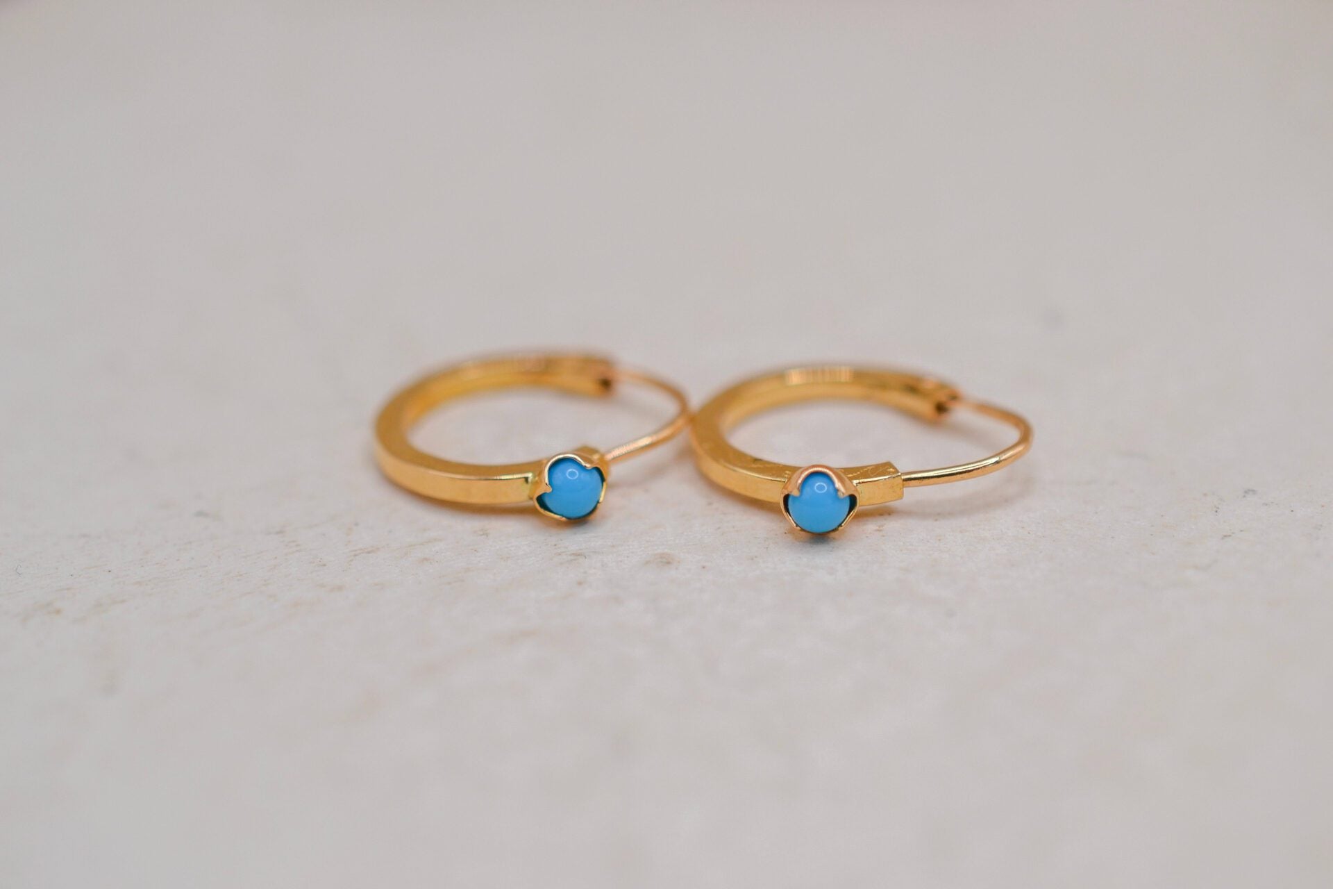 Paire de créoles perle turquoise
