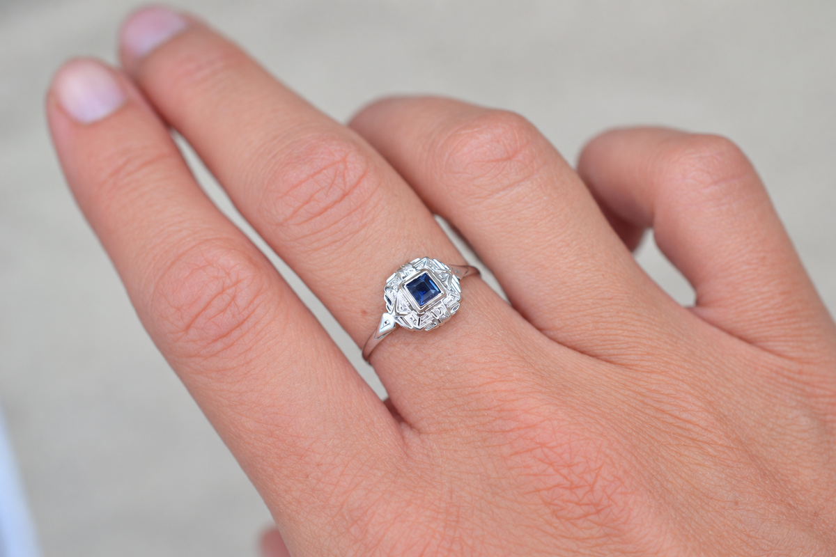 Bague Art Deco Saphir Or blanc