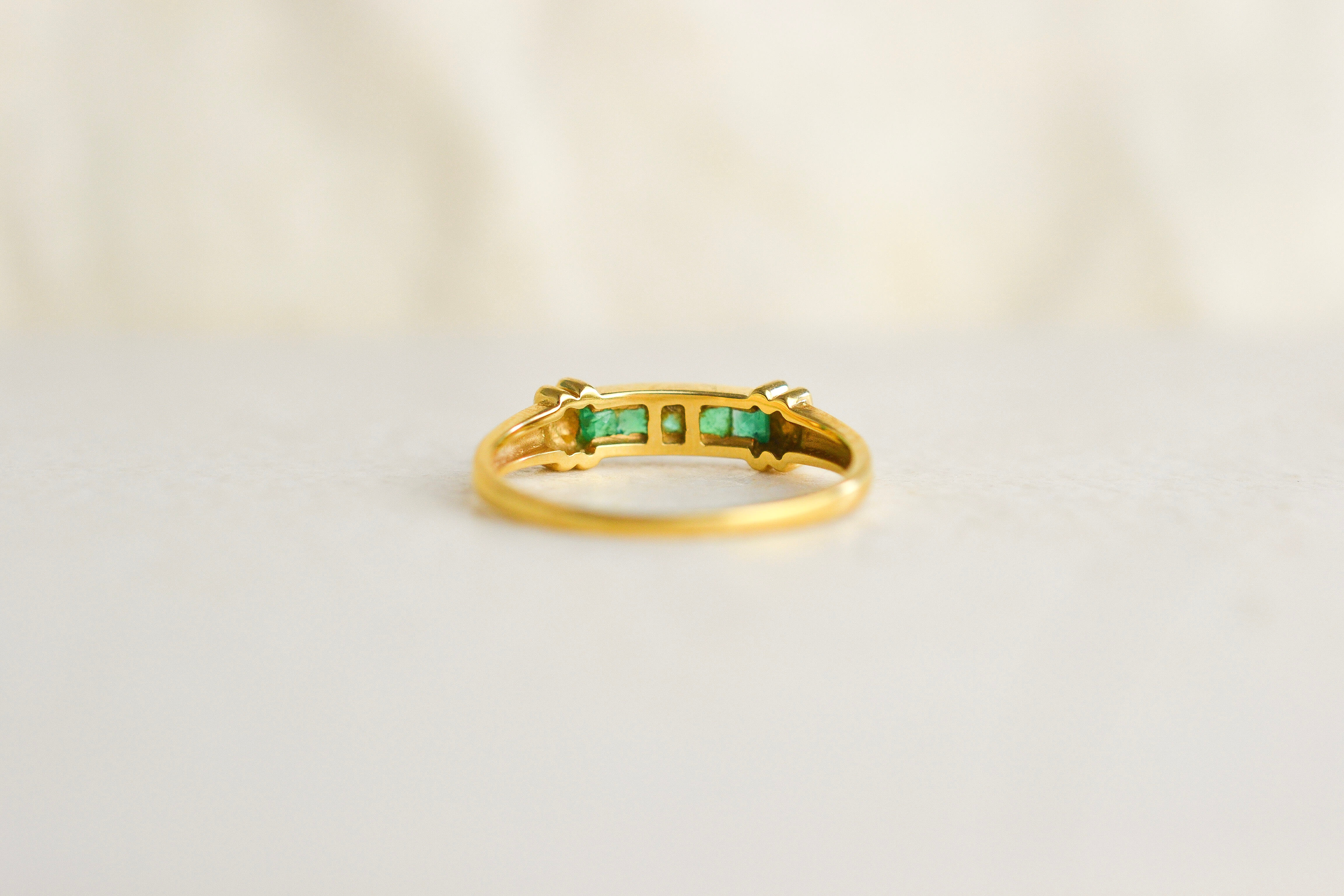 Bague jarretière Emeraude