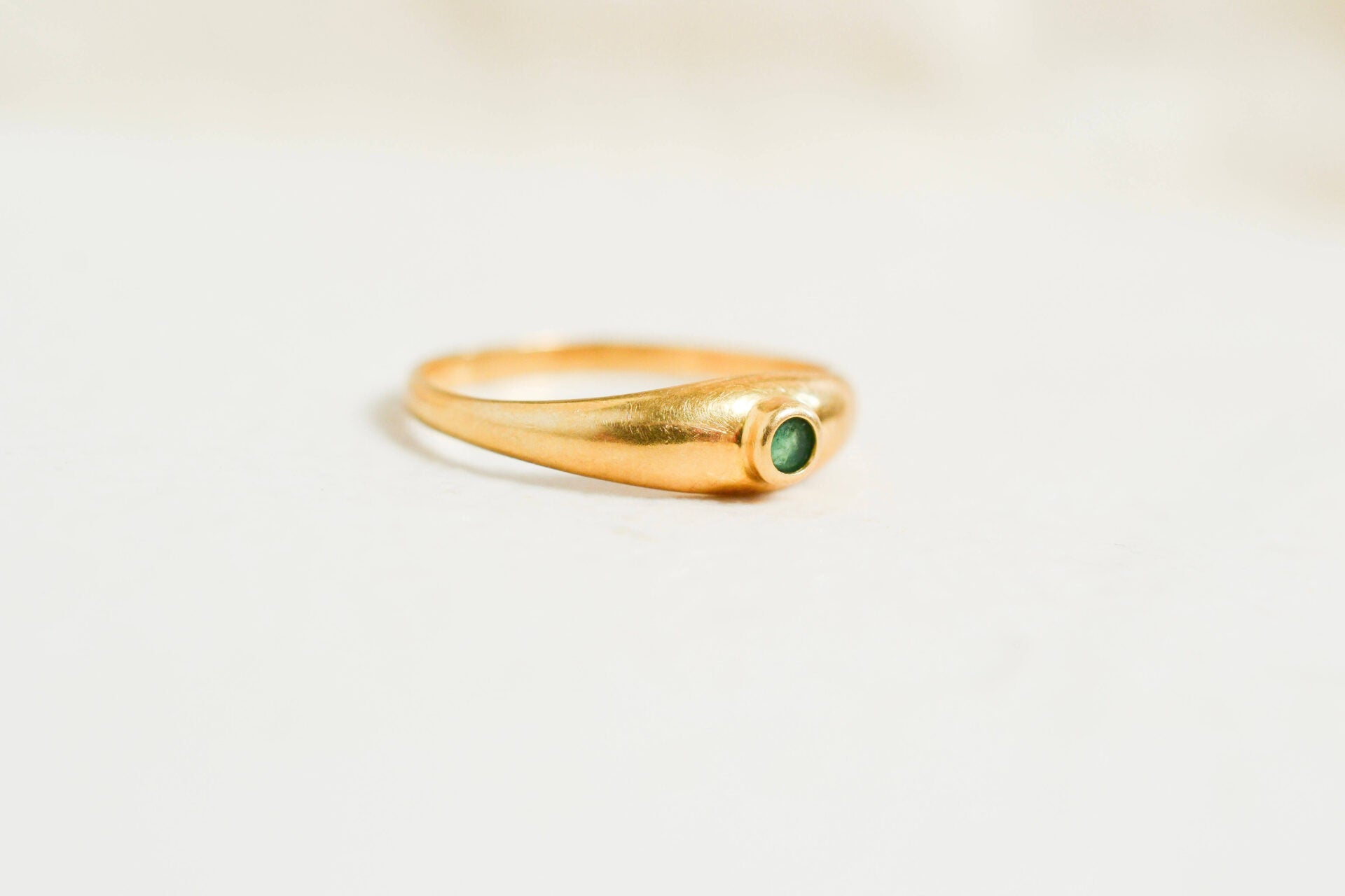 Bague demi-jonc Emeraude