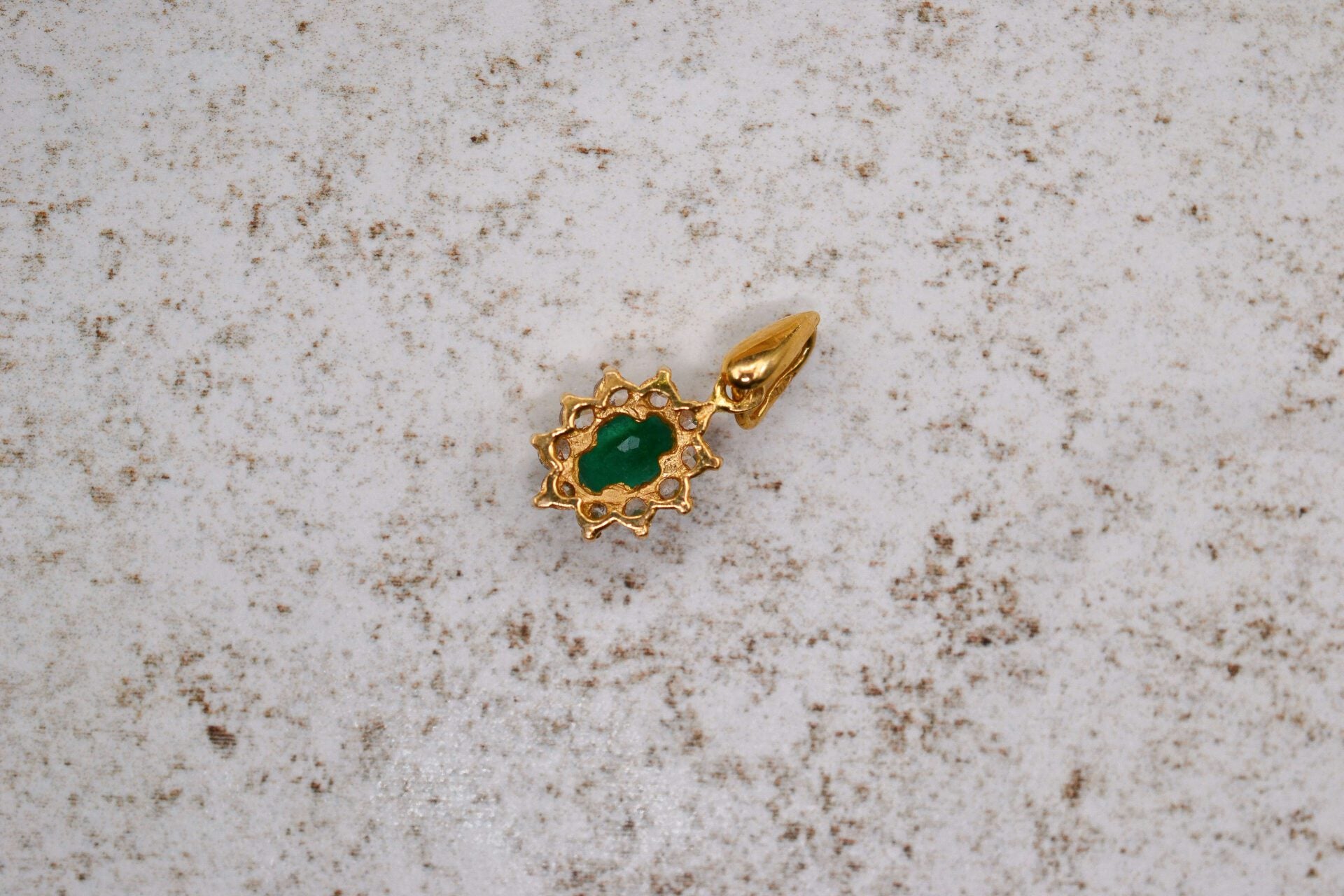 Pendentif Marguerite Emeraude Oxyde
