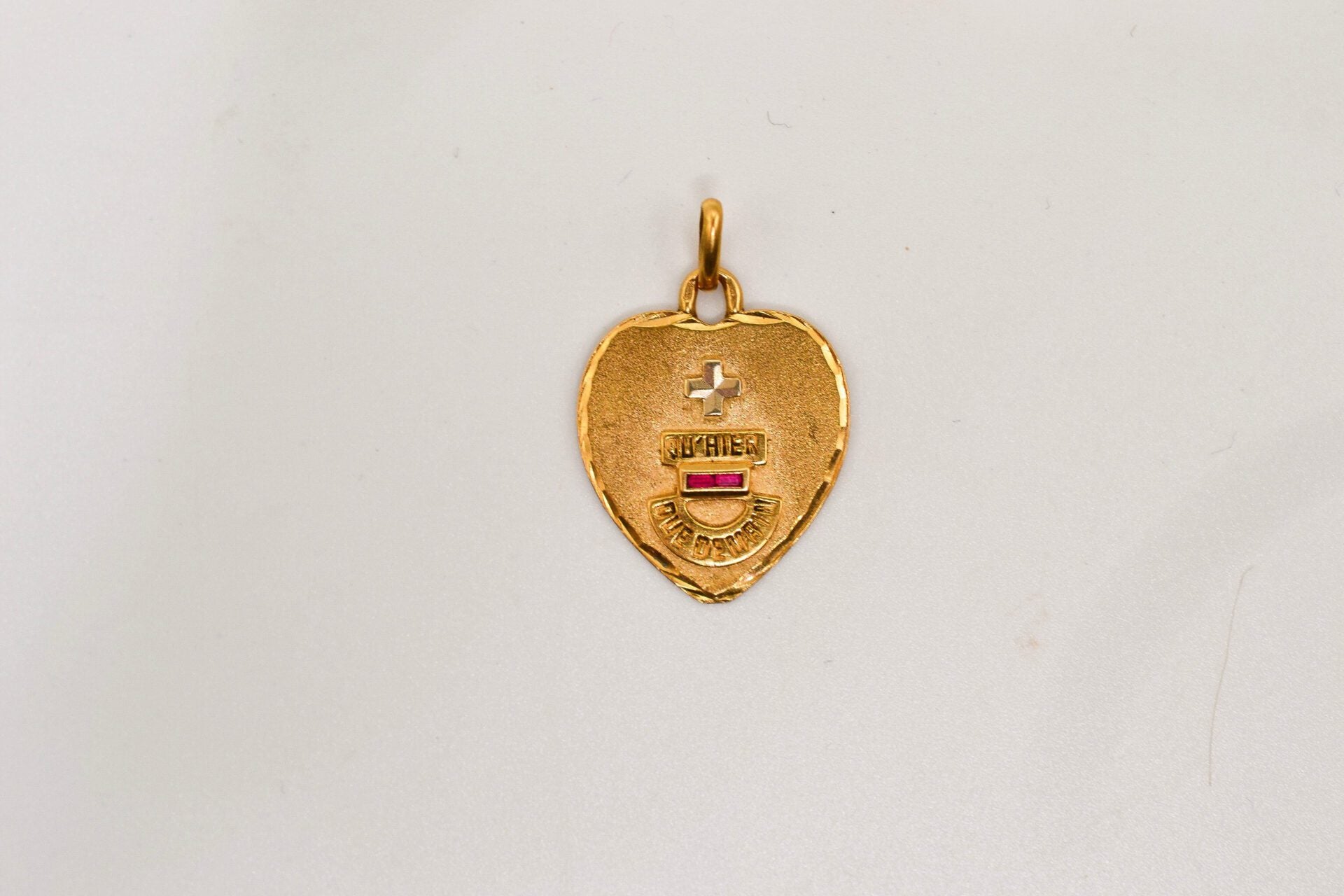 Médaille AUGIS cœur Rubis