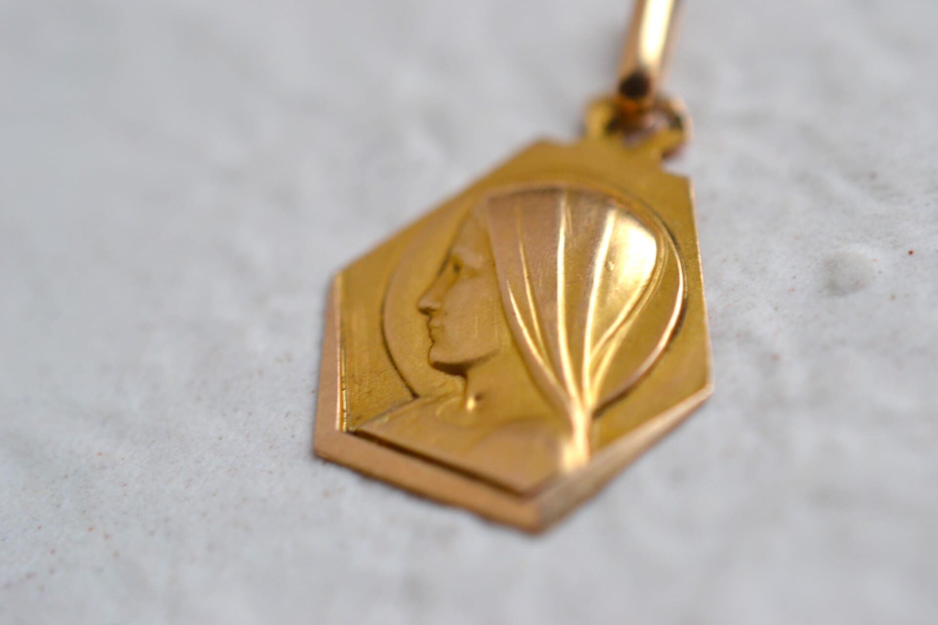 Médaille Vierge Marie hexagonale