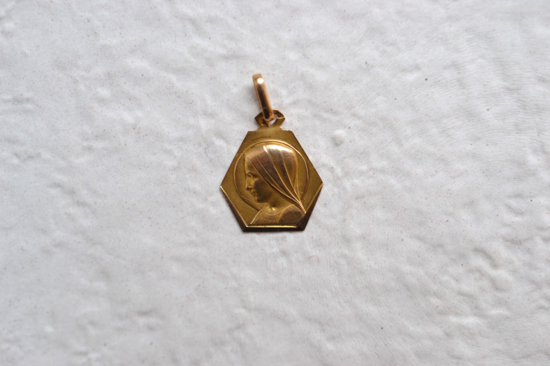 Médaille Vierge Marie hexagonale