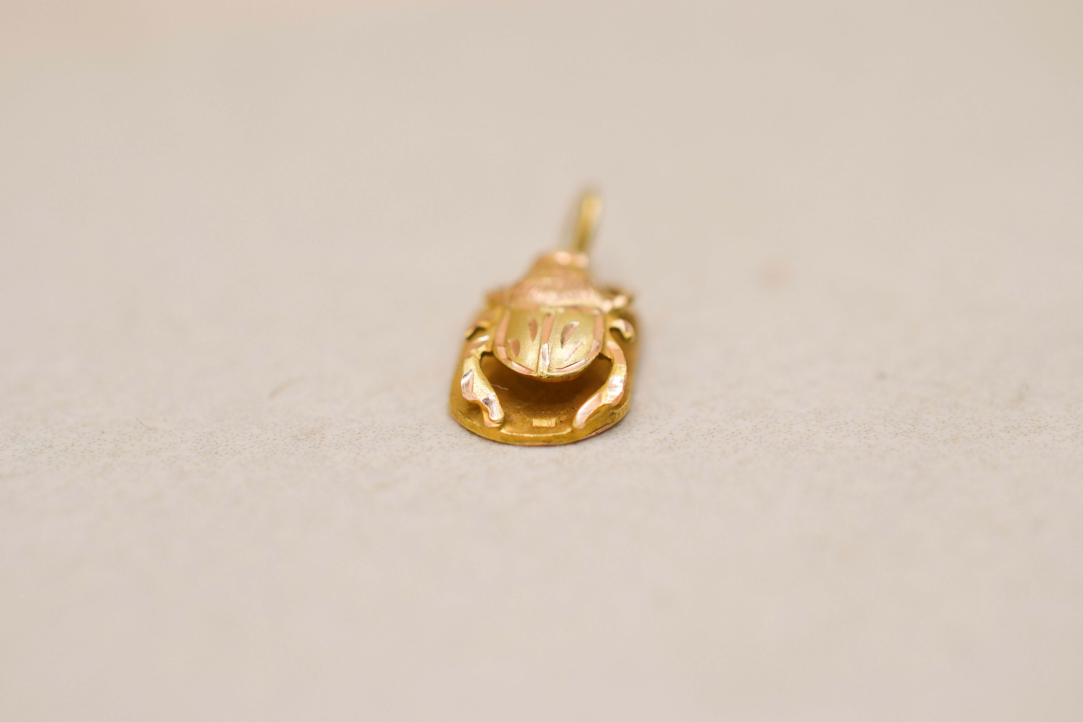 Pendentif scarabée surélevé Or jaune