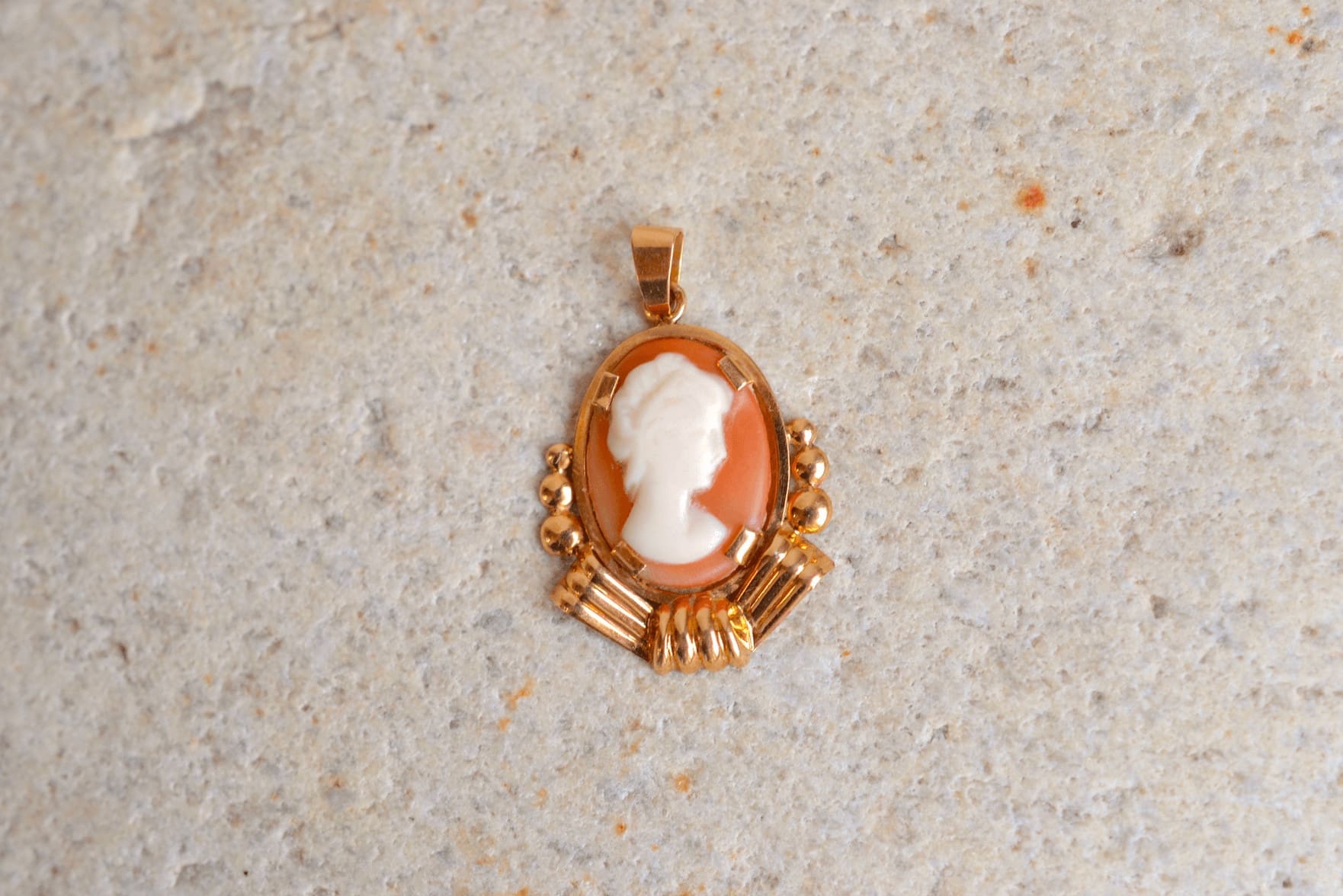 Pendentif Camée décor perlé