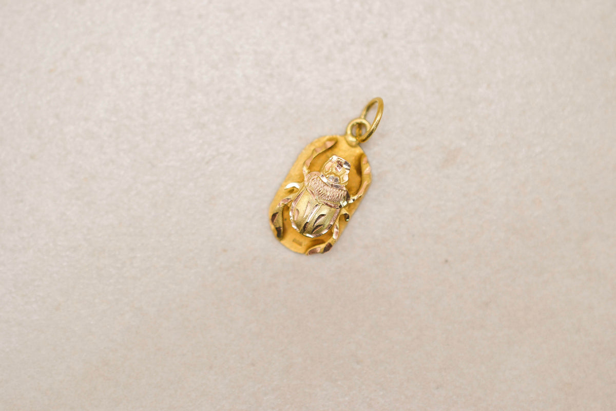 Pendentif scarabée surélevé Or jaune