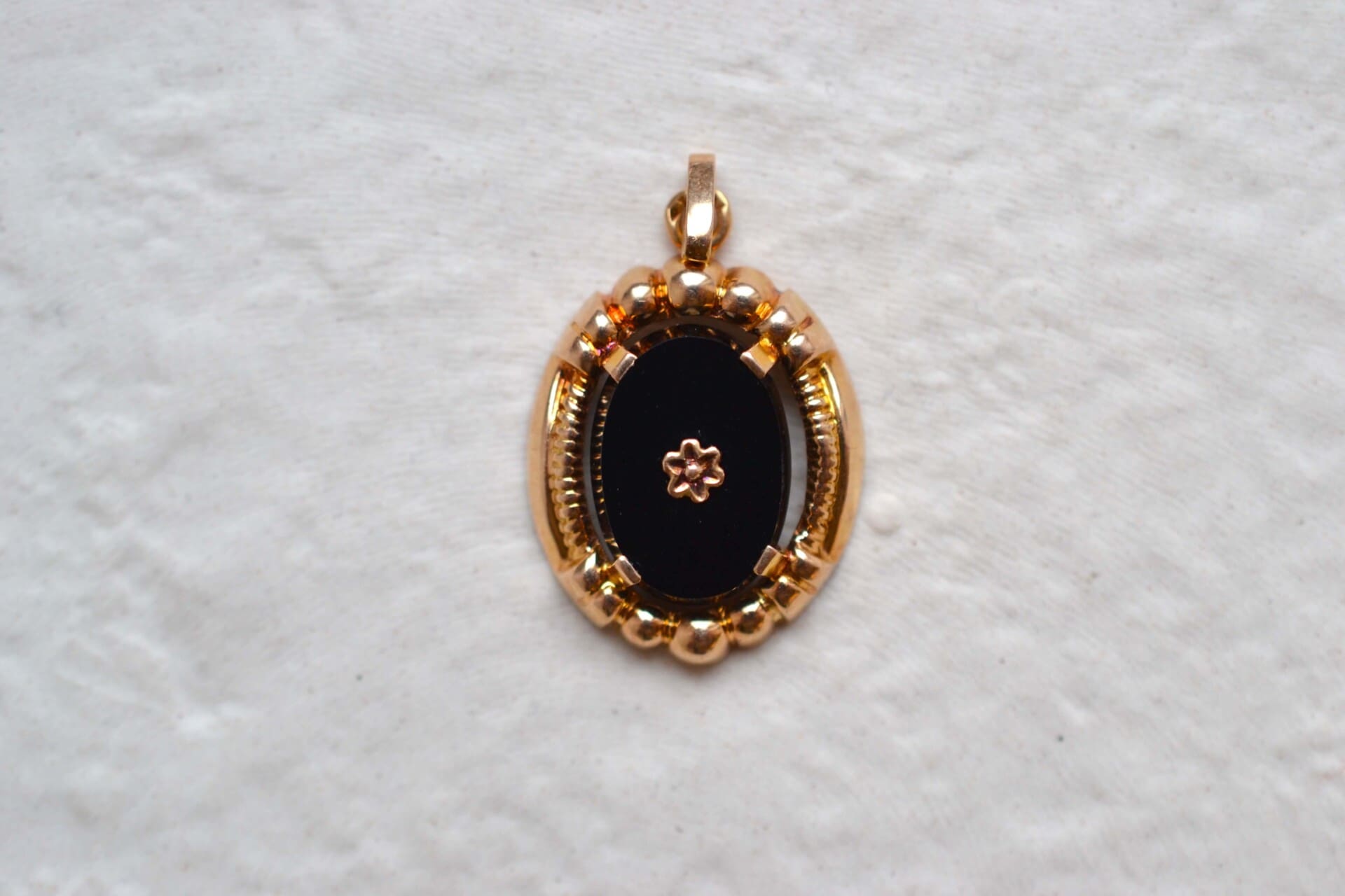 Pendentif Onyx à décor de boules
