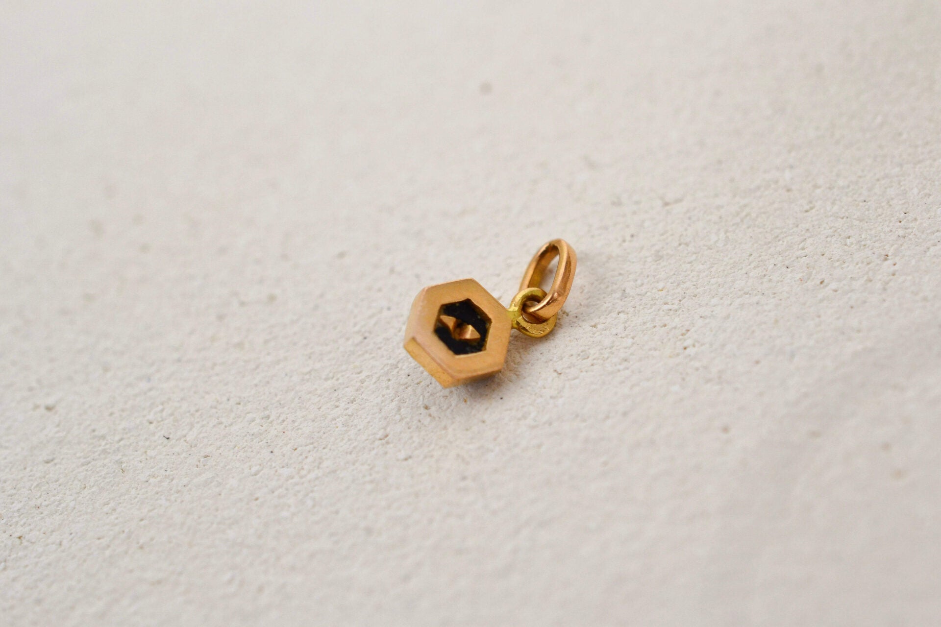 Pendentif hexagonal Onyx