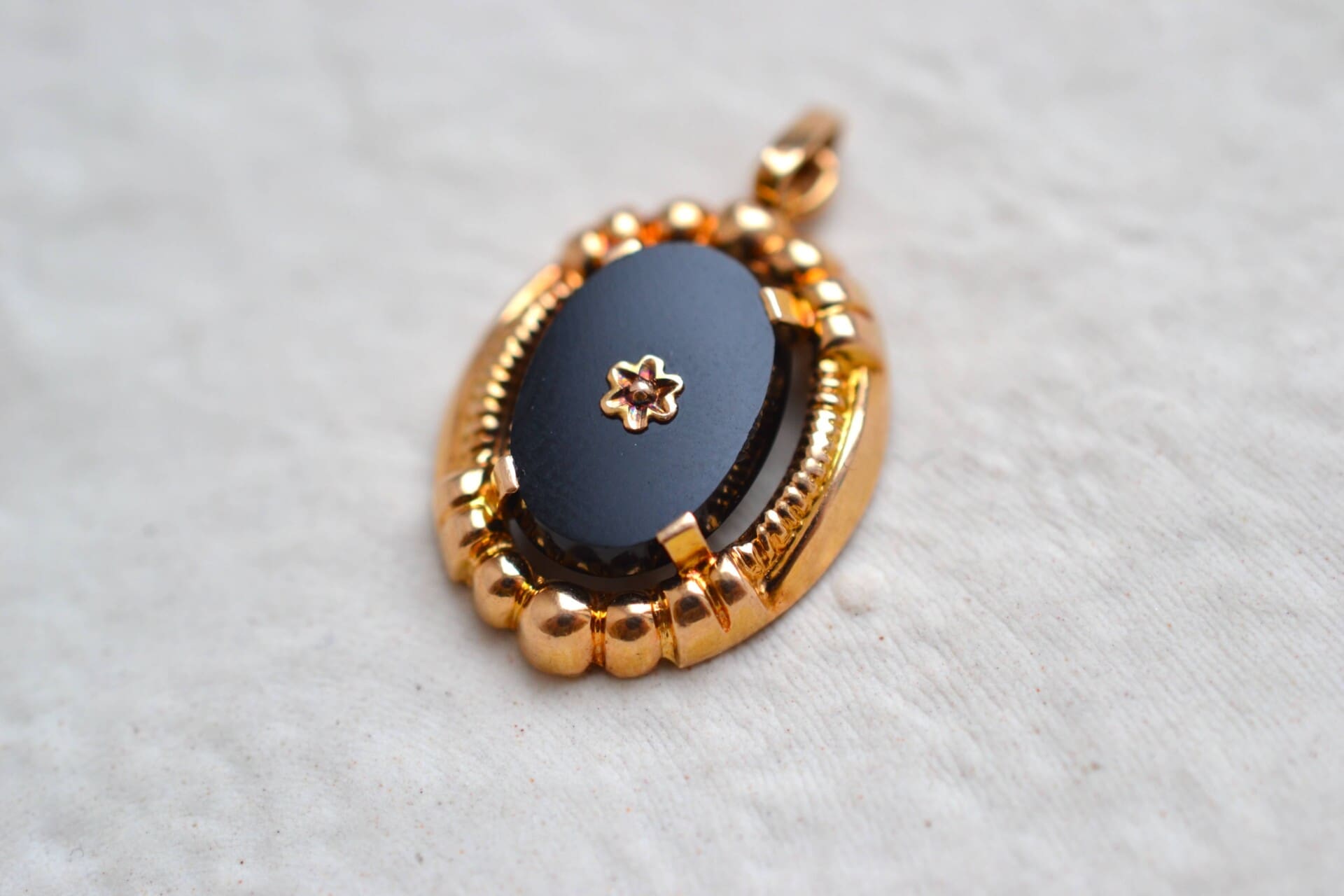 Pendentif Onyx à décor de boules