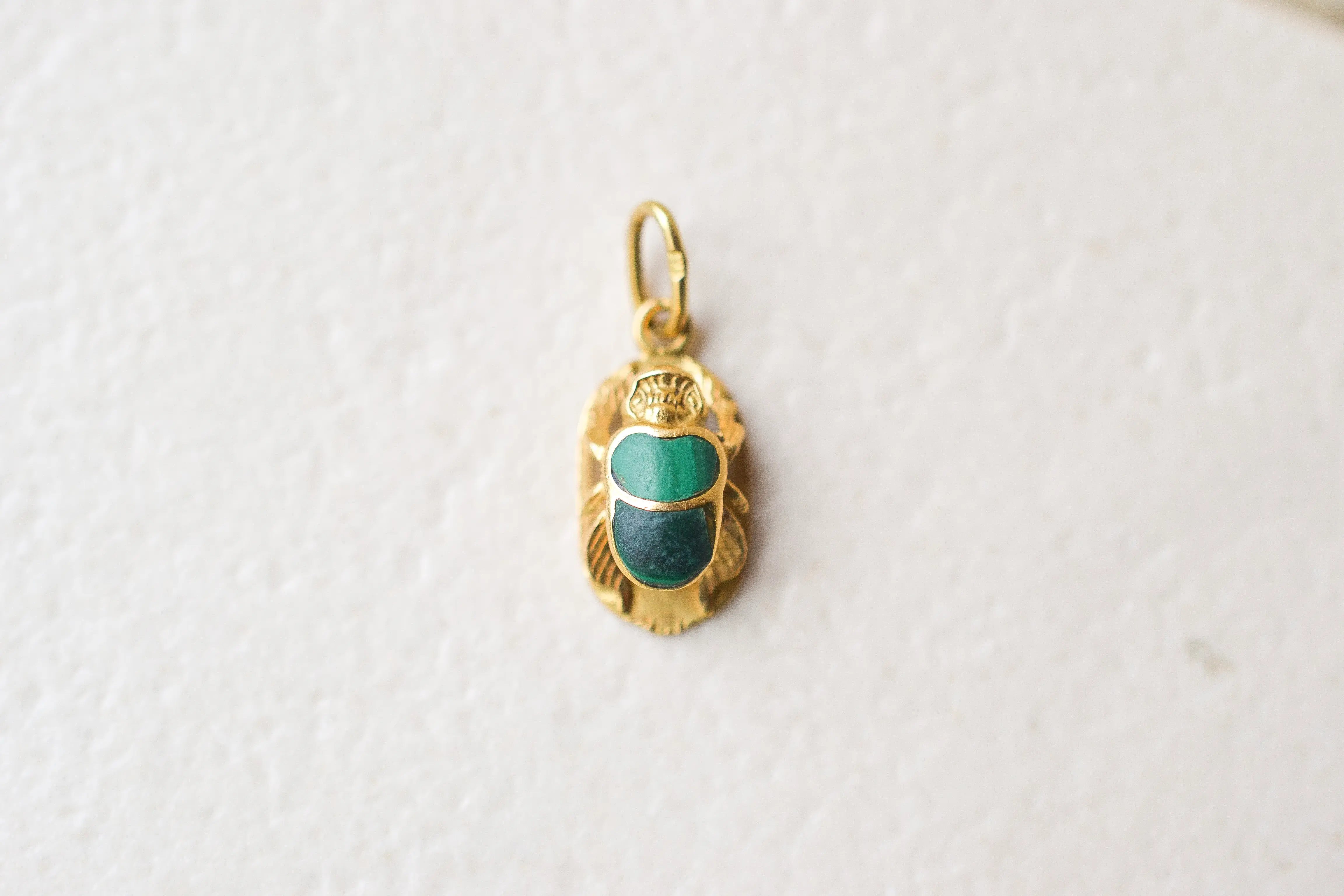 Pendentif scarabée Or et Malachite