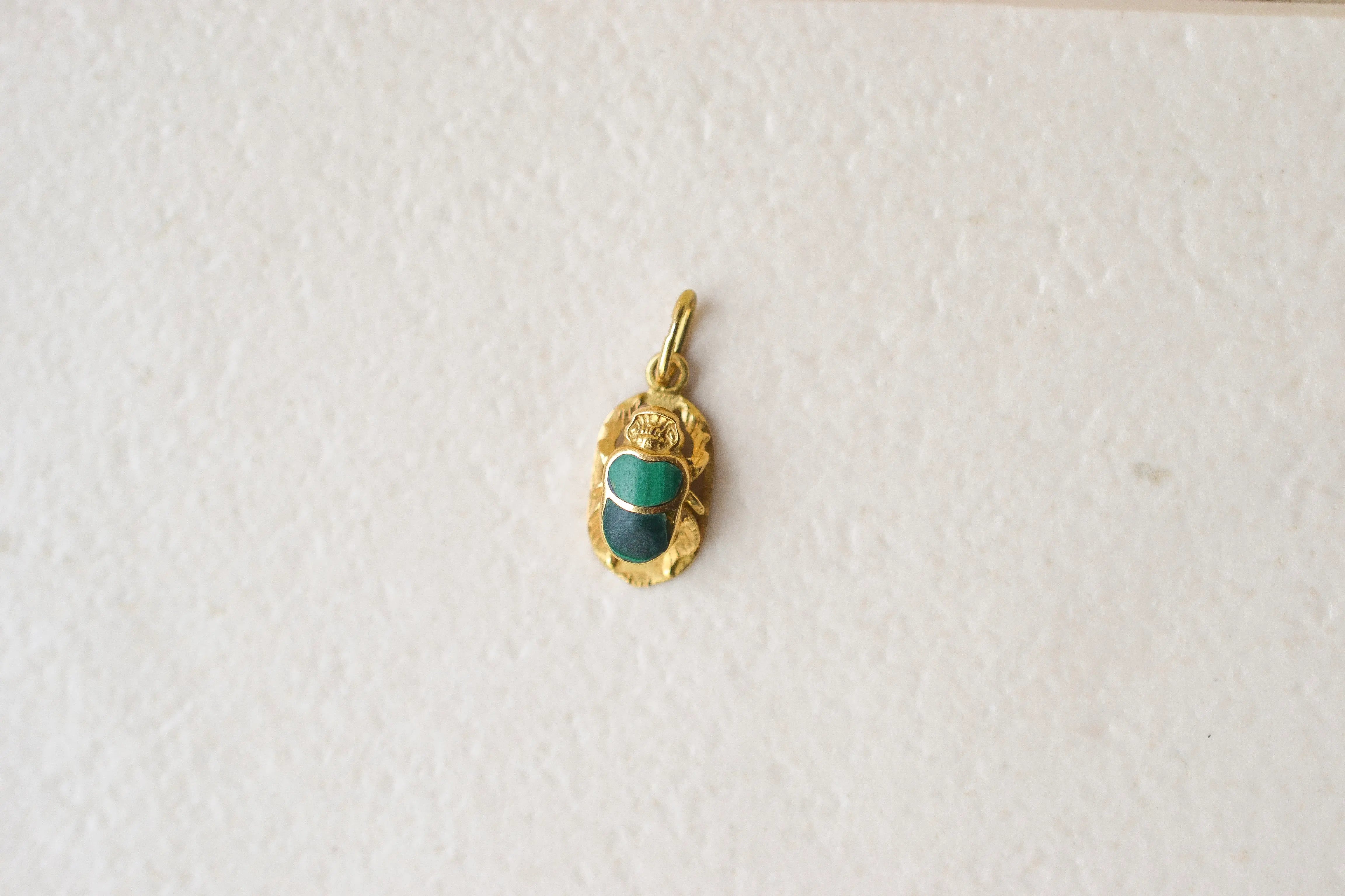 Pendentif scarabée Or et Malachite