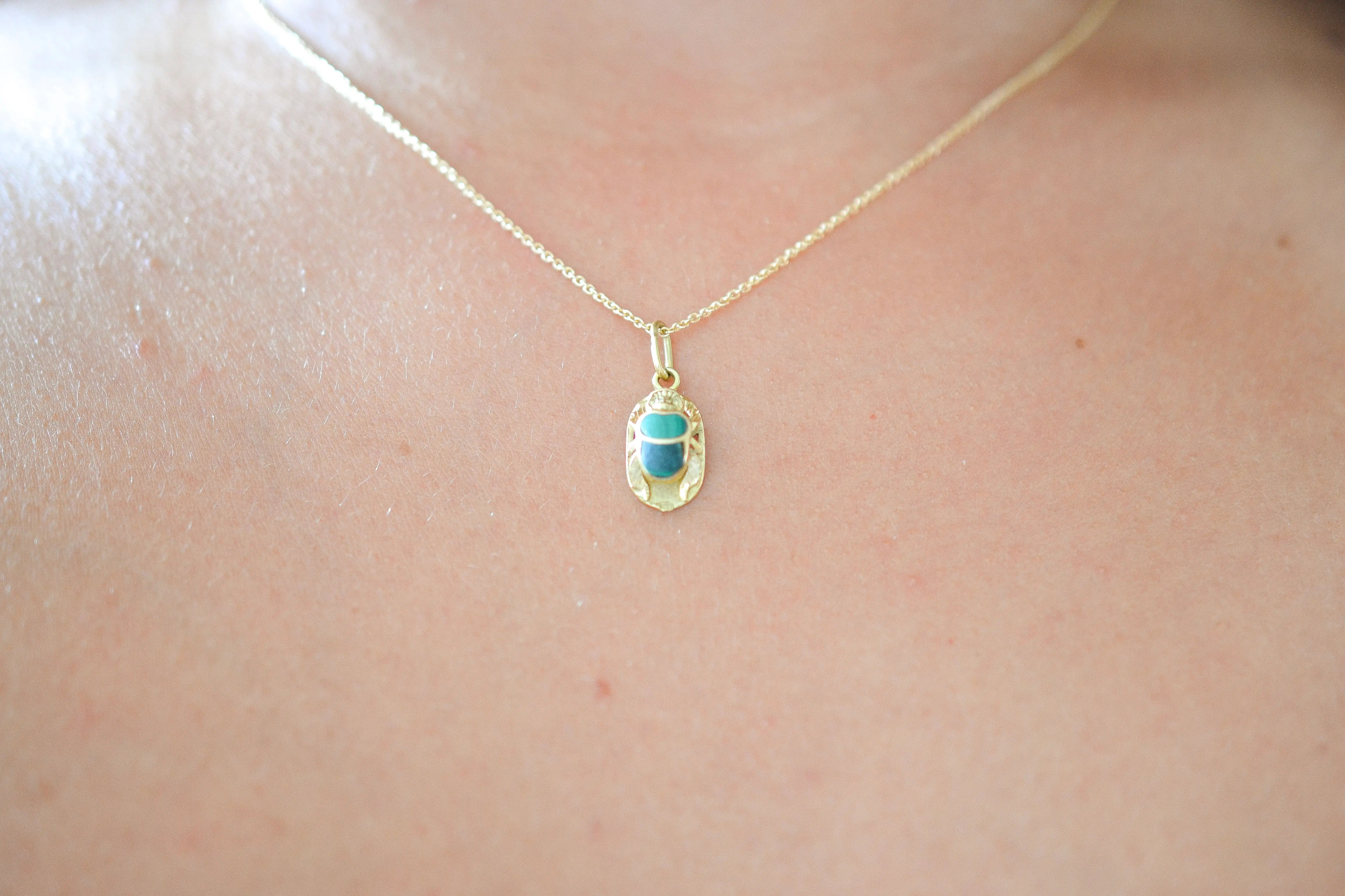 Pendentif scarabée Or et Malachite