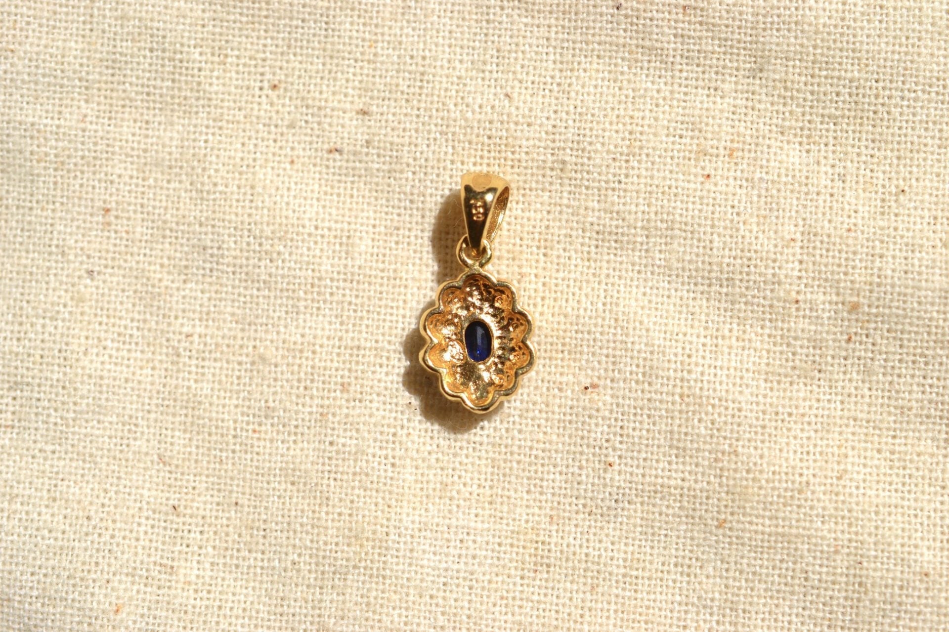 Pendentif Marguerite Saphir