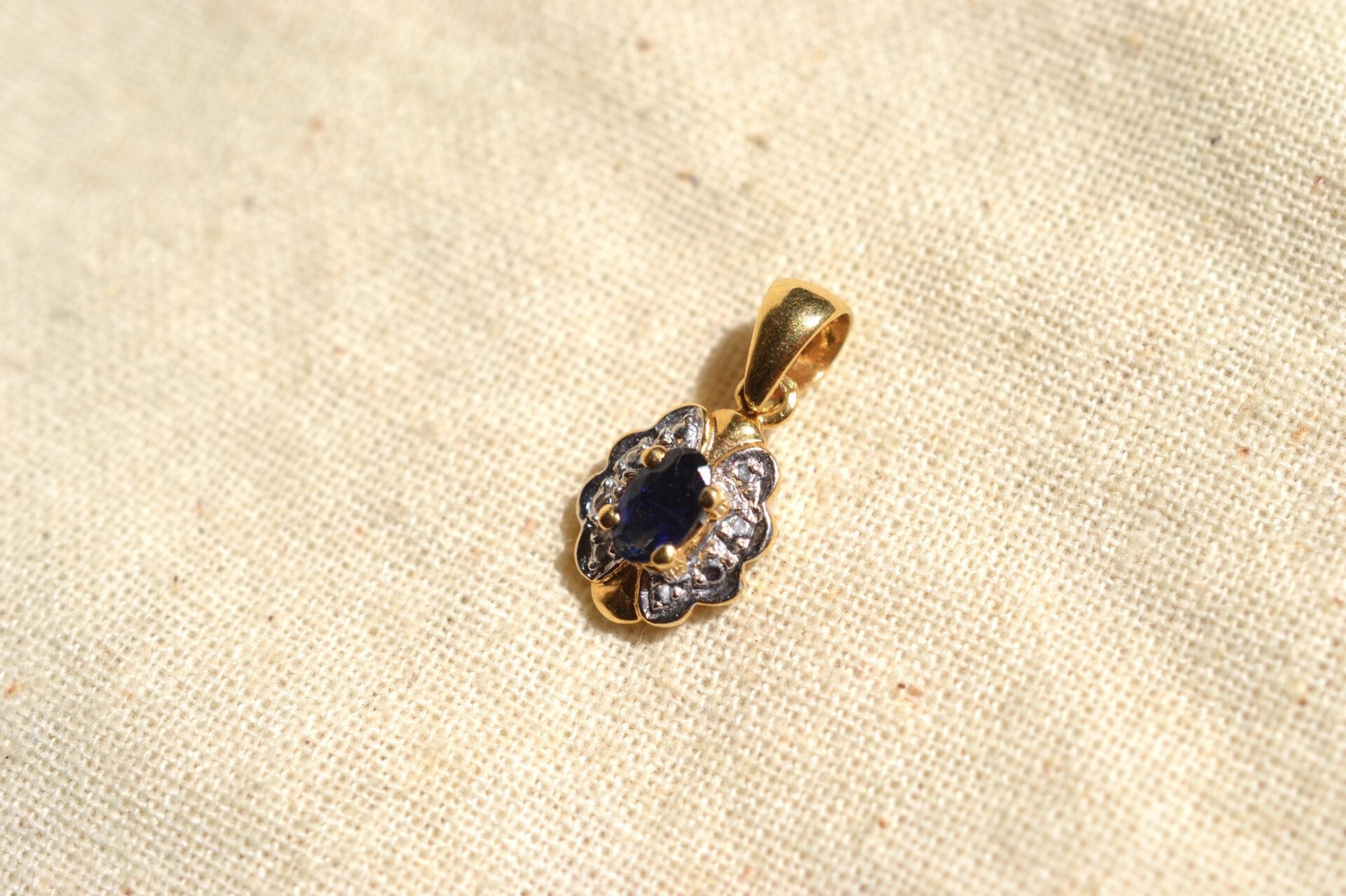 Pendentif Marguerite Saphir