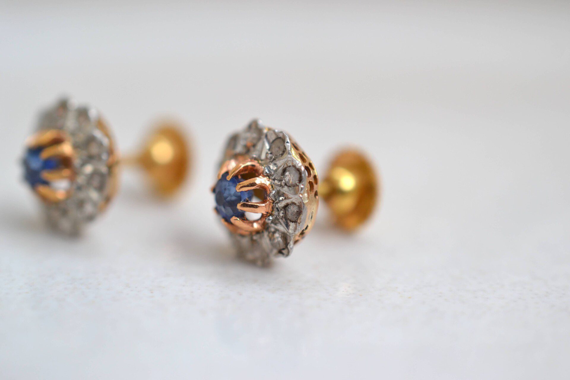 Puces d'oreilles Saphirs et Diamants