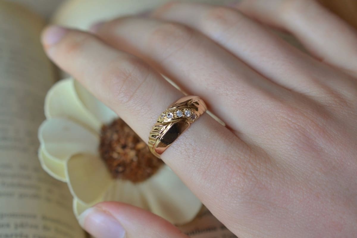 Bague bombée 5 pierres