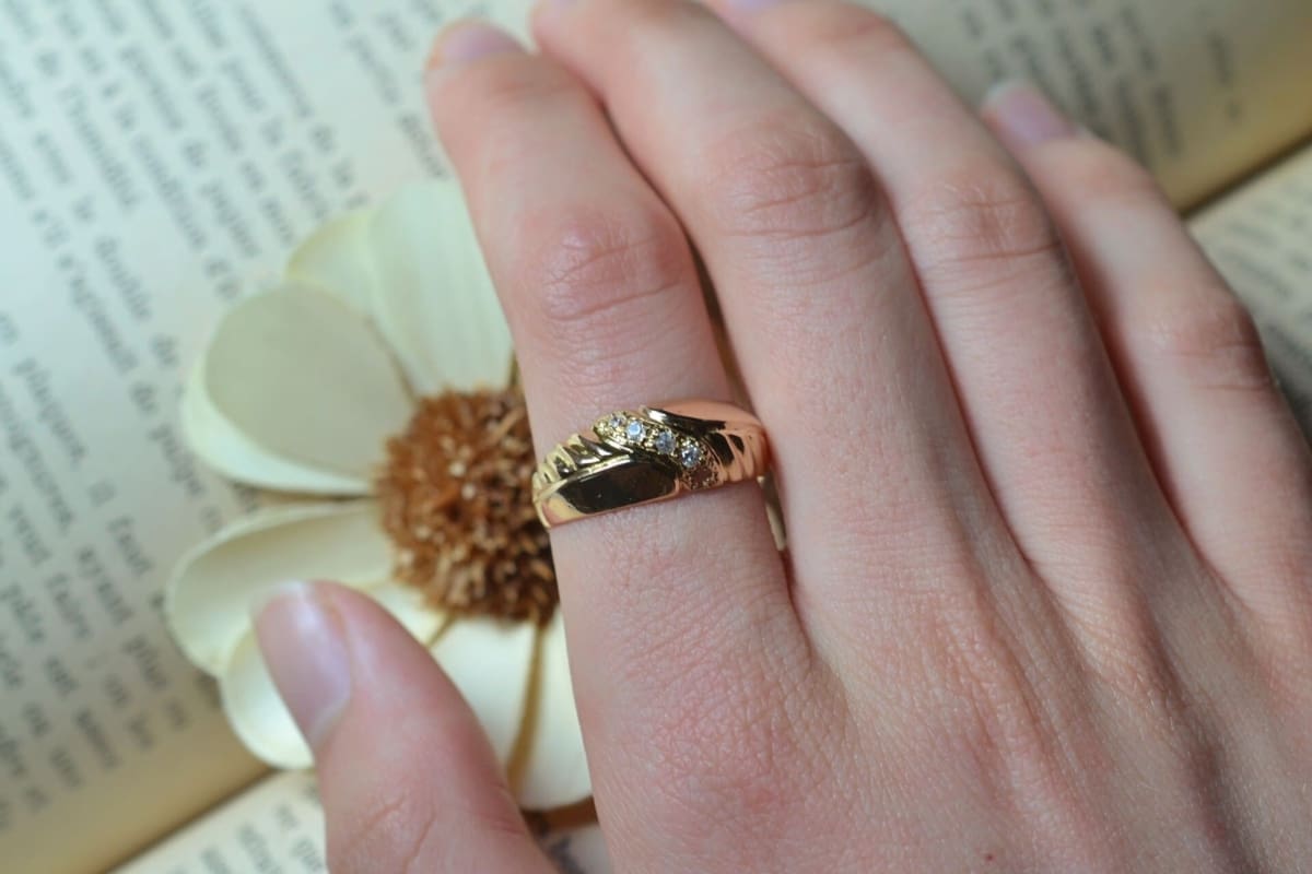 Bague bombée 5 pierres