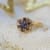 Broche Ancienne Fleur Striée Relief Perle Blanche - Couleur Or - Vintage 1903