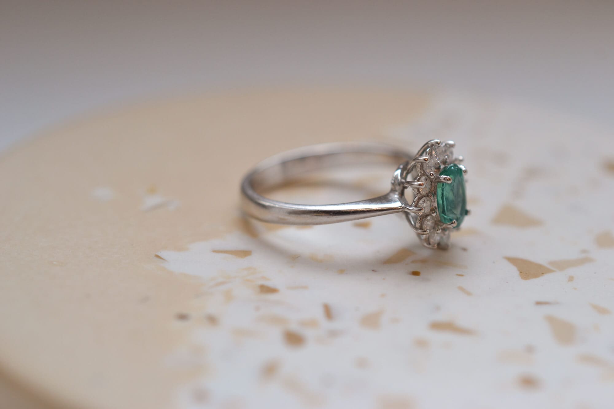 Bague Marguerite Émeraude 1.27 carat & 50 Diamants 